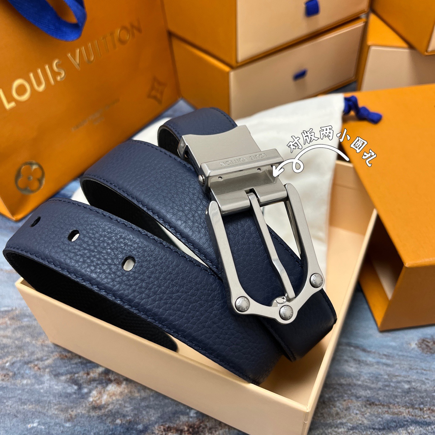 Louis Vuitton 루이비통 루이 비통 남성 M4430 가죽 벨트 2