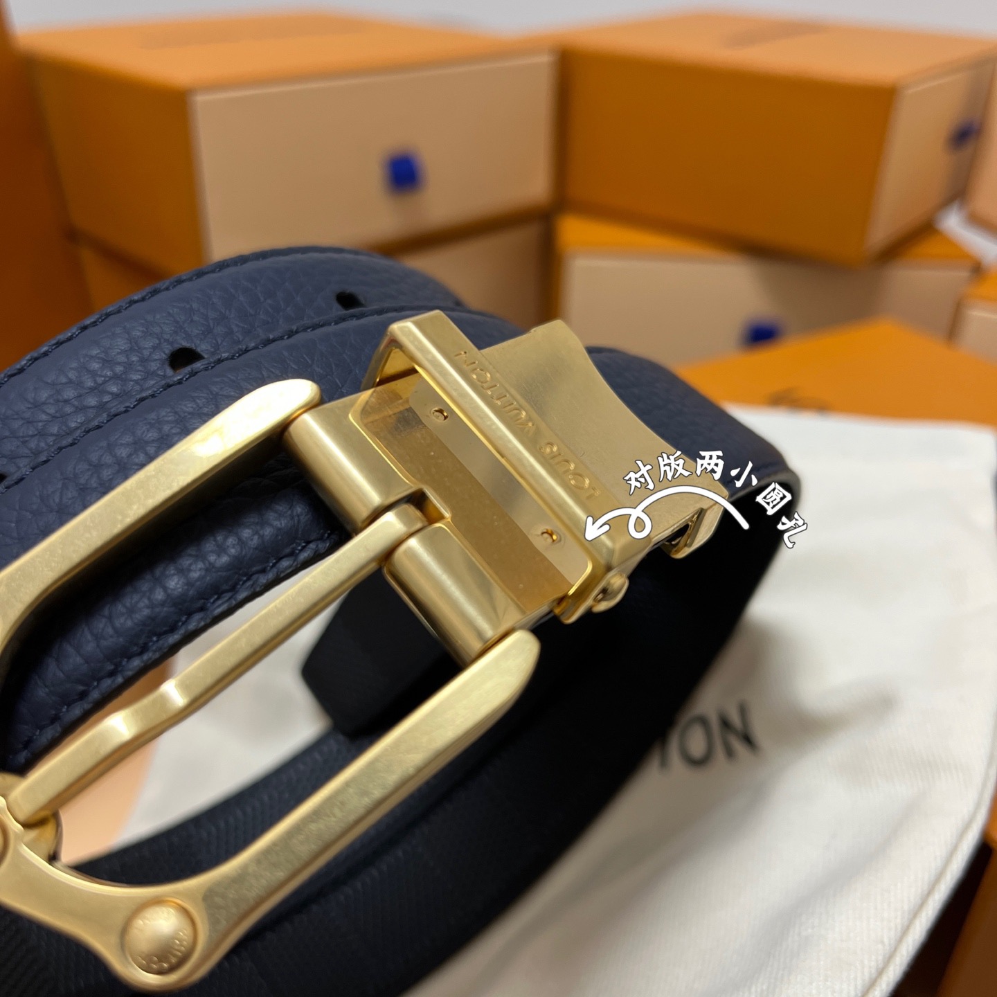 Louis Vuitton 루이비통 루이 비통 남성 M4430 가죽 벨트 9