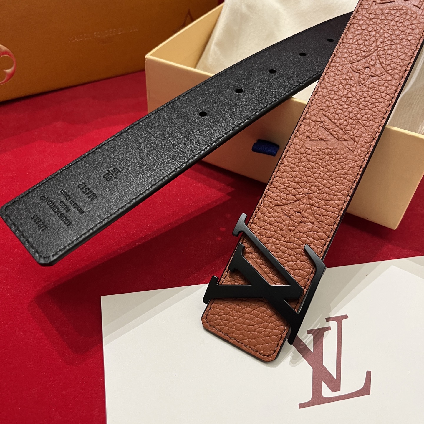 Louis Vuitton 루이비통 루이 비통 토고 패턴 소가죽 남성 벨트 2