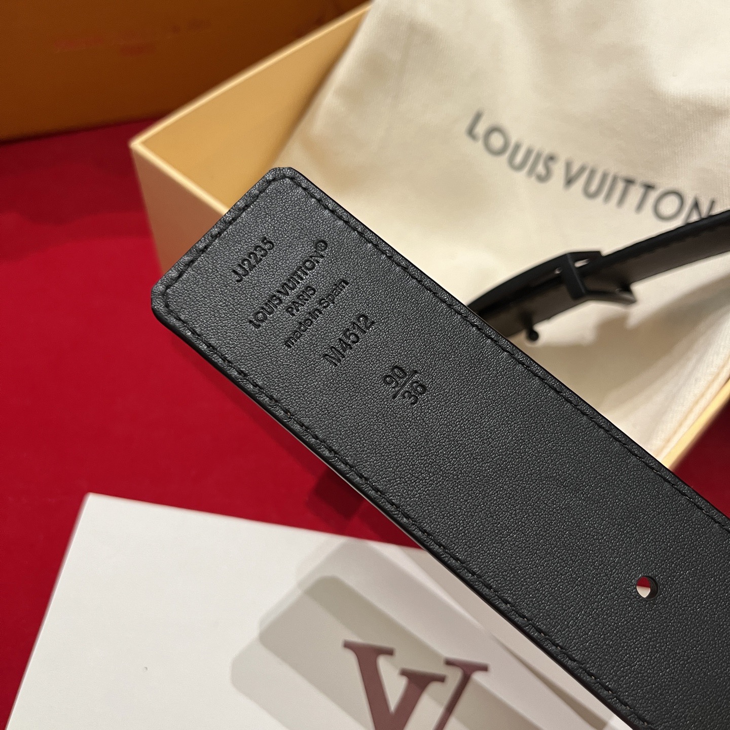 Louis Vuitton 루이비통 루이 비통 토고 패턴 소가죽 남성 벨트 4