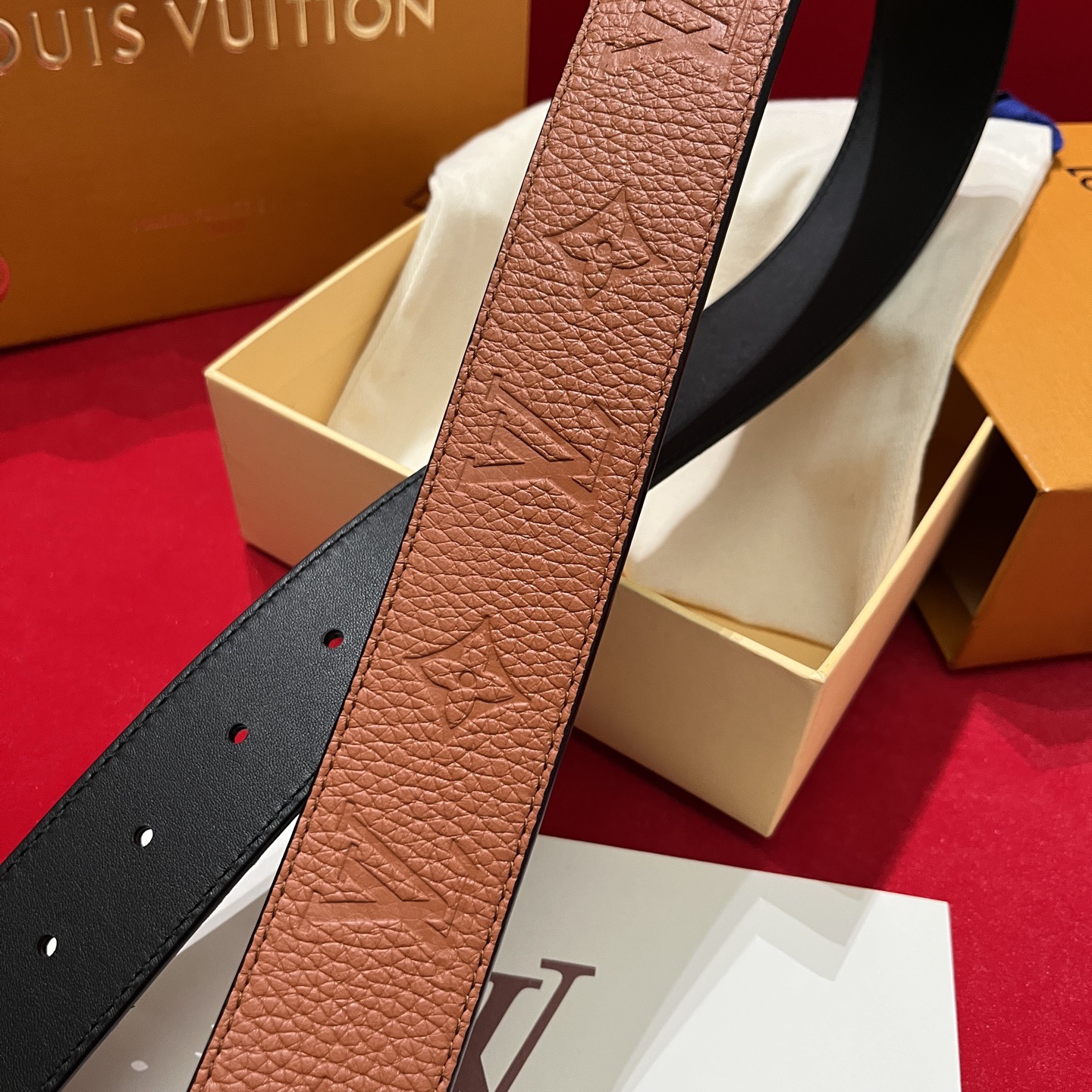 Louis Vuitton 루이비통 루이 비통 토고 패턴 소가죽 남성 벨트 4