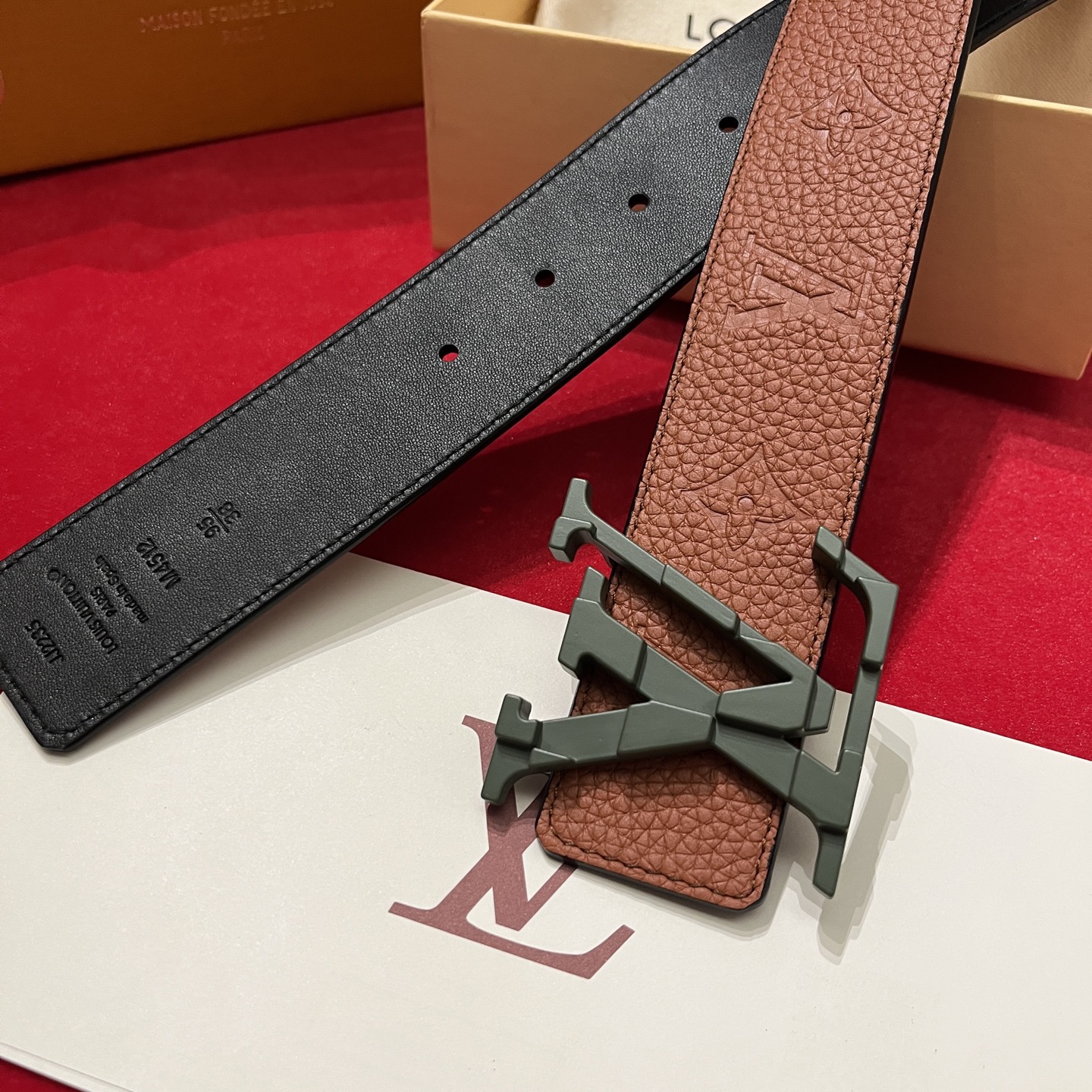 Louis Vuitton 루이비통 루이 비통 토고 패턴 소가죽 남성 벨트 9