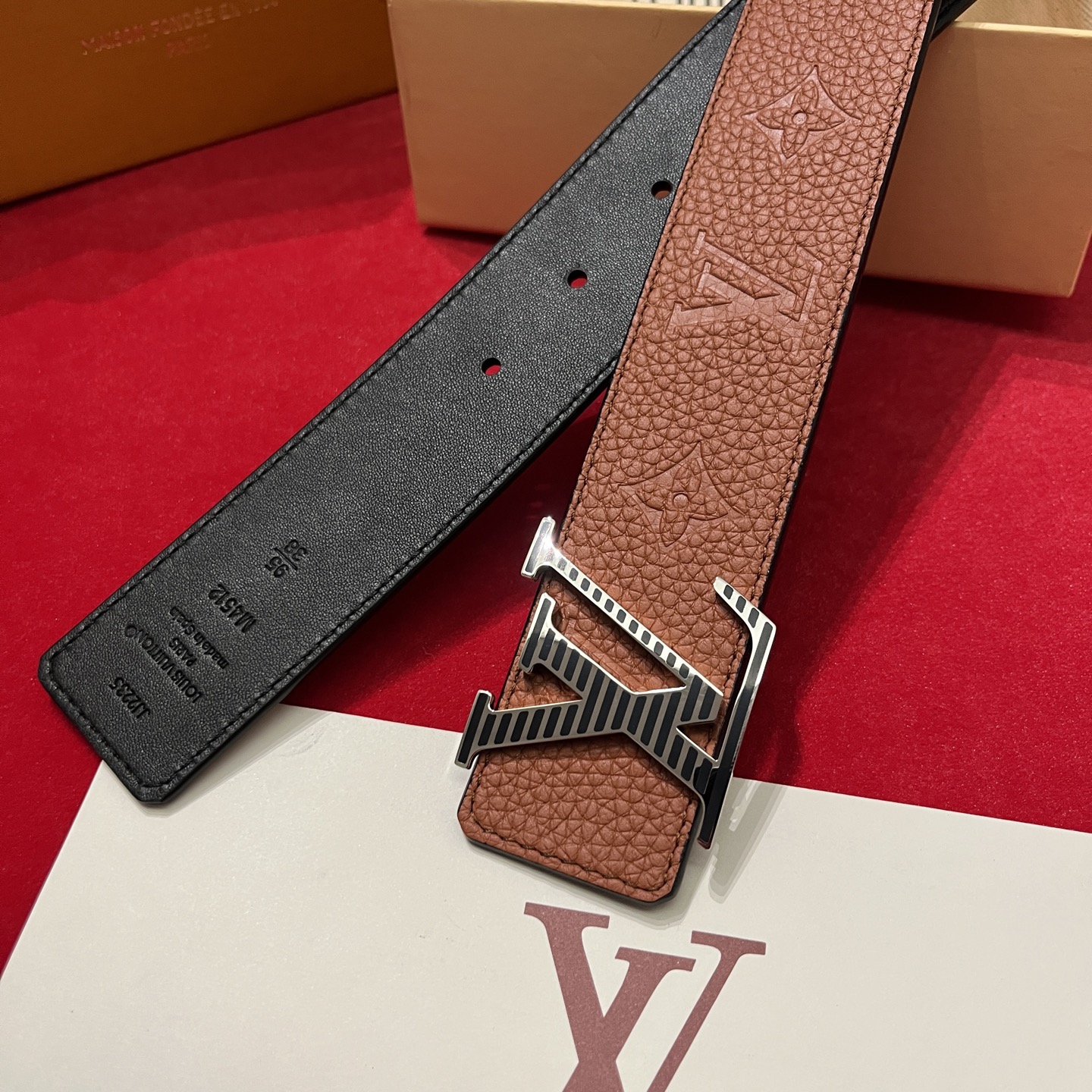 Louis Vuitton 루이비통 루이 비통 토고 패턴 소가죽 남성 벨트 2