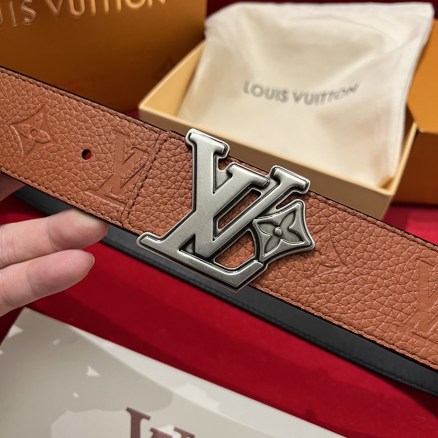 Louis Vuitton 루이비통 루이 비통 토고 패턴 소가죽 남성 벨트 2