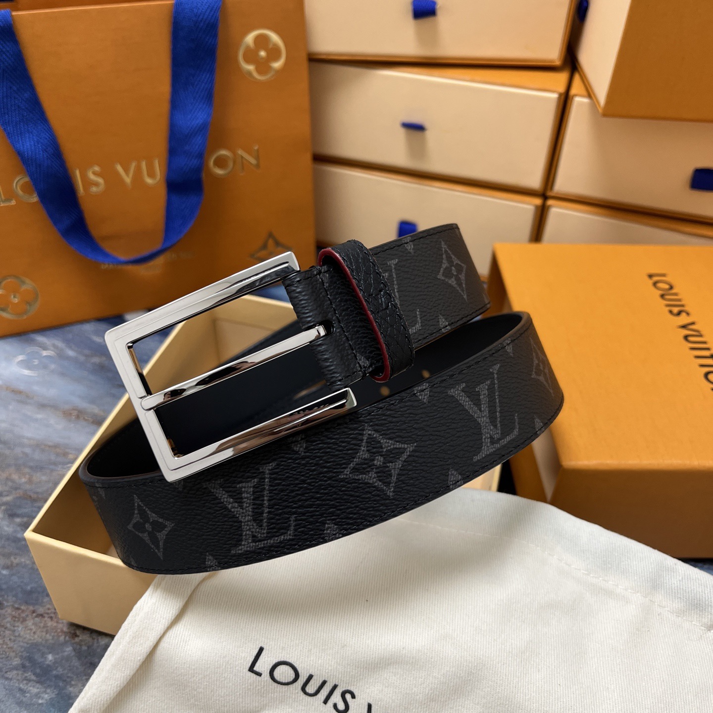 LOUIS VUITTON 루이비통 루이 비통 남성 모노그램 가죽 벨트 1