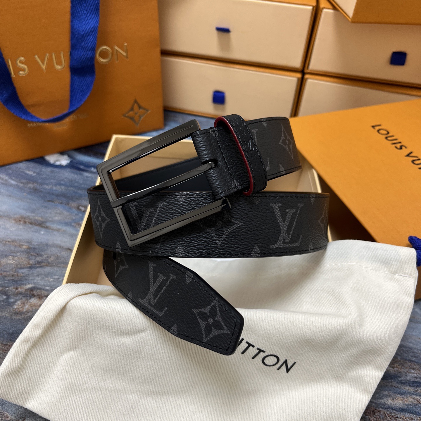 LOUIS VUITTON 루이비통 루이 비통 남성 모노그램 가죽 벨트 1