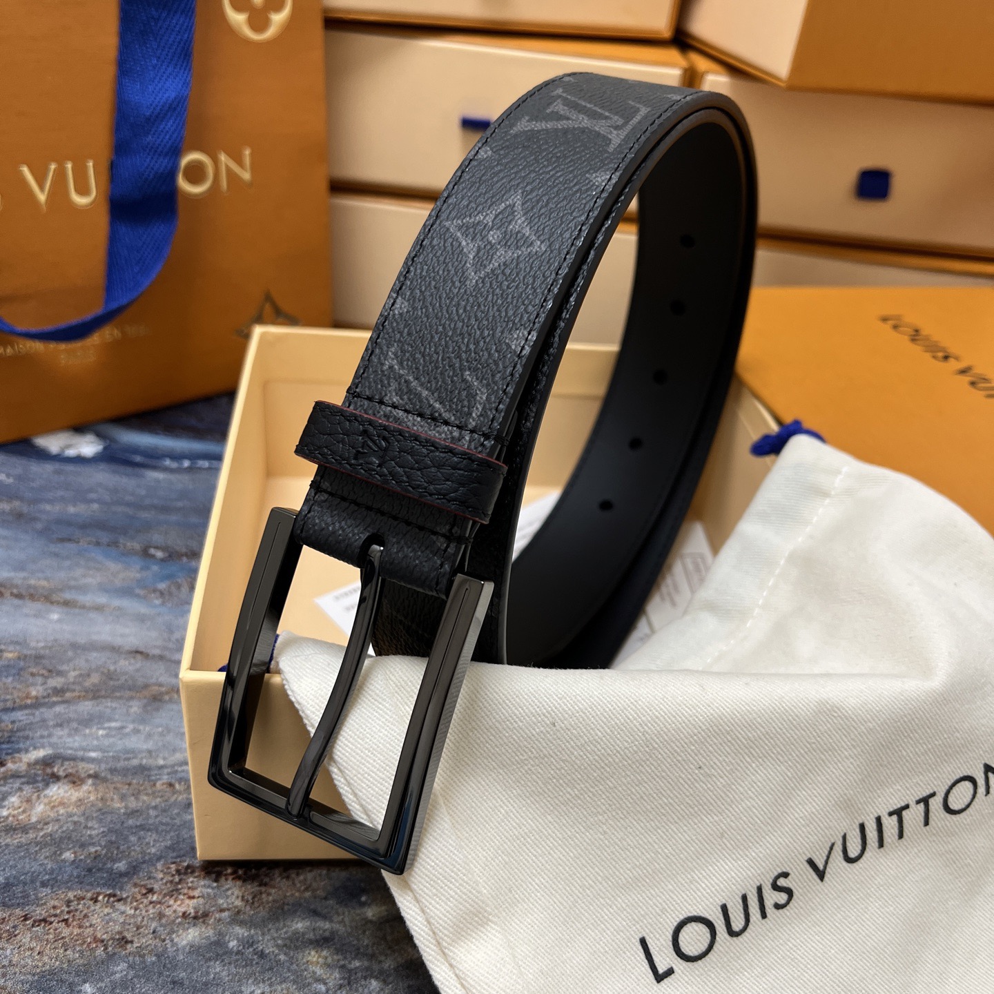 LOUIS VUITTON 루이비통 루이 비통 남성 모노그램 가죽 벨트 2