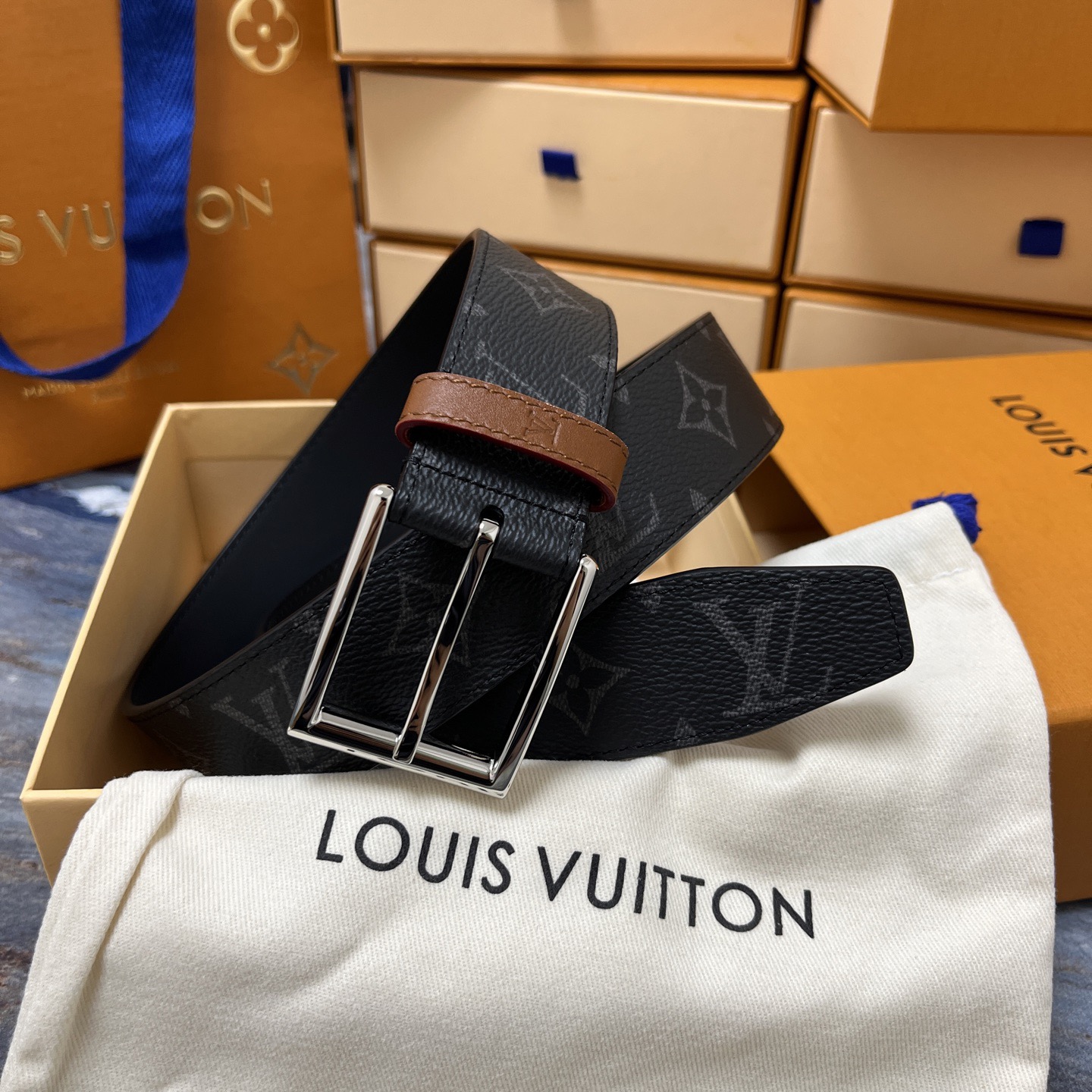 LOUIS VUITTON 루이비통 루이 비통 남성 모노그램 가죽 벨트 1
