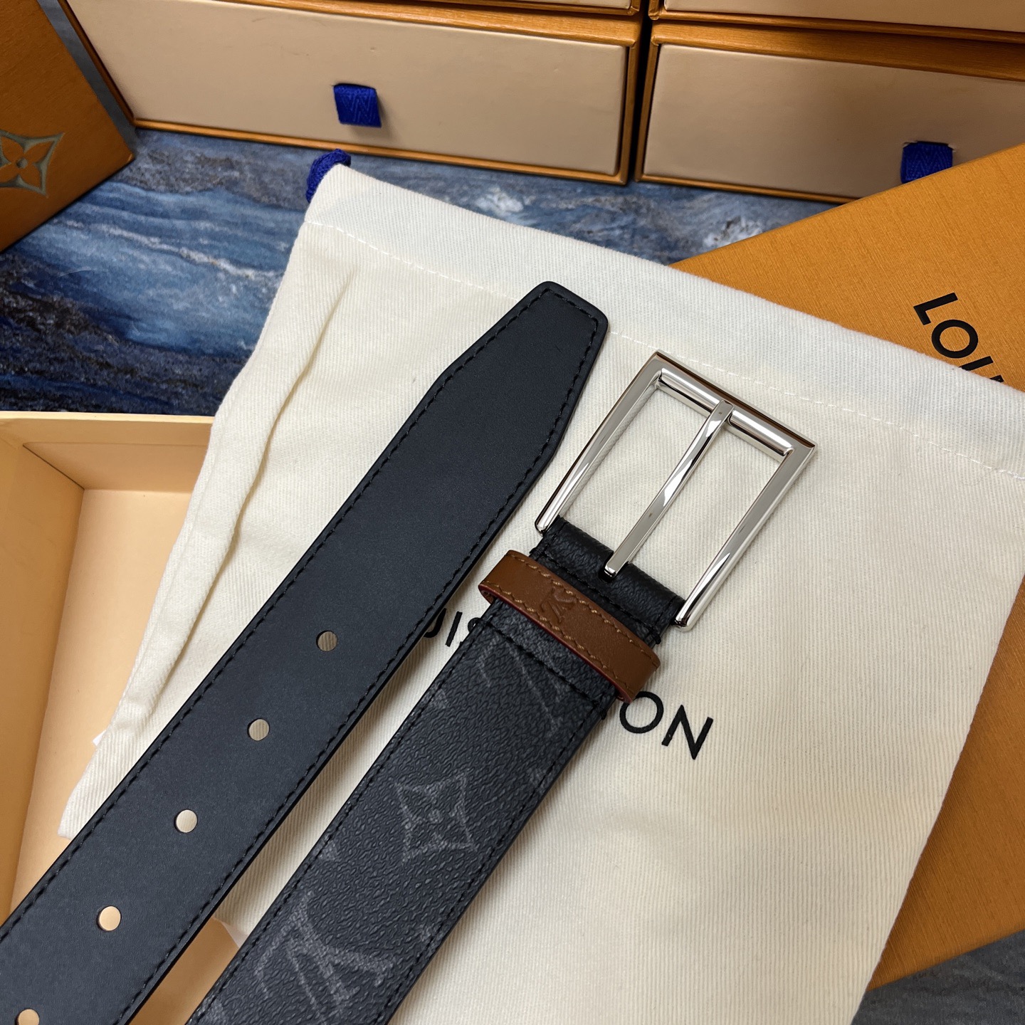 LOUIS VUITTON 루이비통 루이 비통 남성 모노그램 가죽 벨트 3