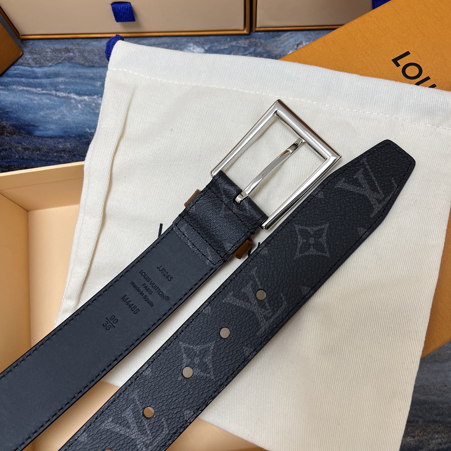LOUIS VUITTON 루이비통 루이 비통 남성 모노그램 가죽 벨트 4