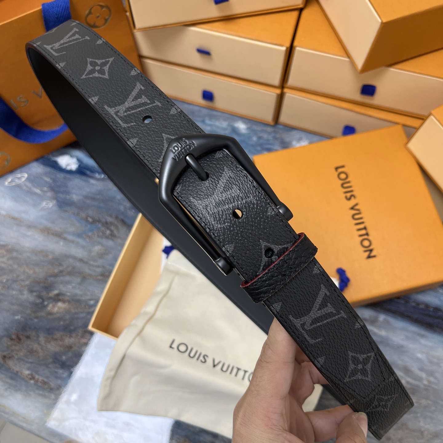 LOUIS VUITTON 루이비통 루이 비통 남성 모노그램 가죽 벨트 1