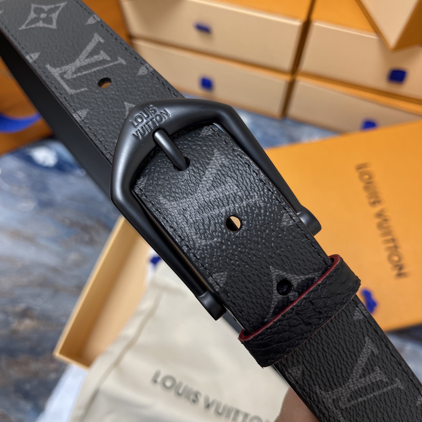 LOUIS VUITTON 루이비통 루이 비통 남성 모노그램 가죽 벨트 2