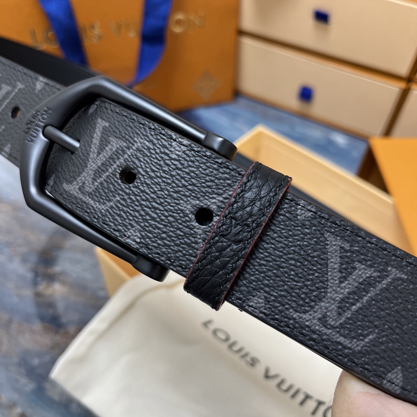 LOUIS VUITTON 루이비통 루이 비통 남성 모노그램 가죽 벨트 4