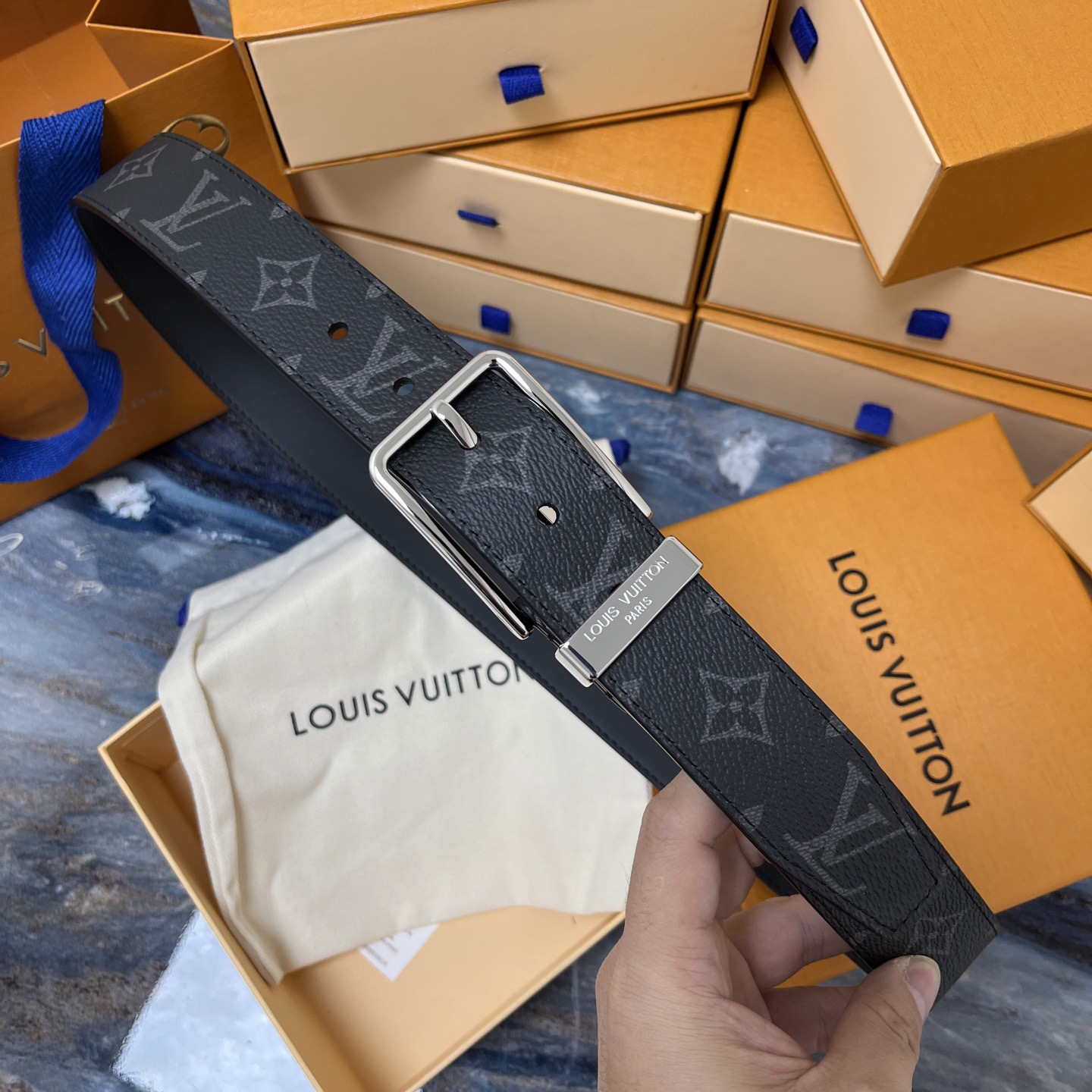 LOUIS VUITTON 루이비통 루이 비통 남성 모노그램 가죽 벨트 1