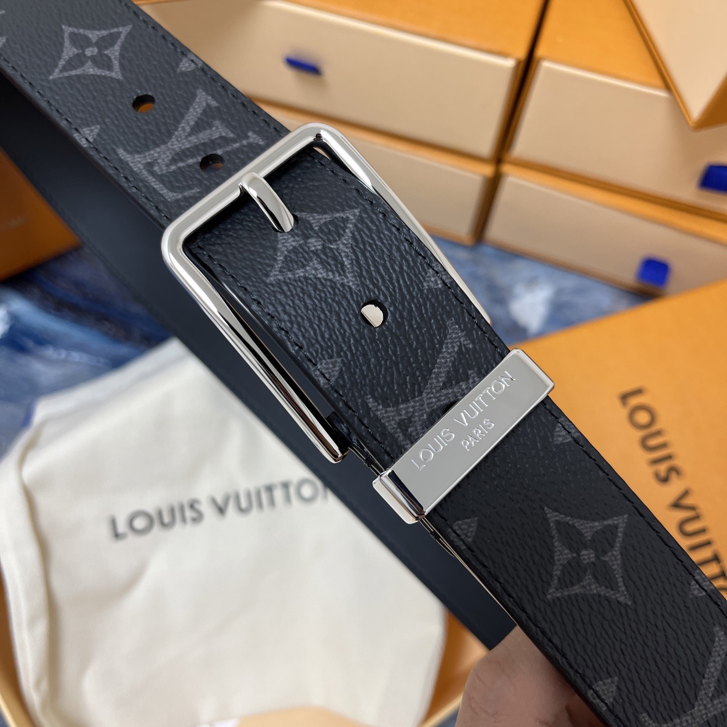 LOUIS VUITTON 루이비통 루이 비통 남성 모노그램 가죽 벨트 2