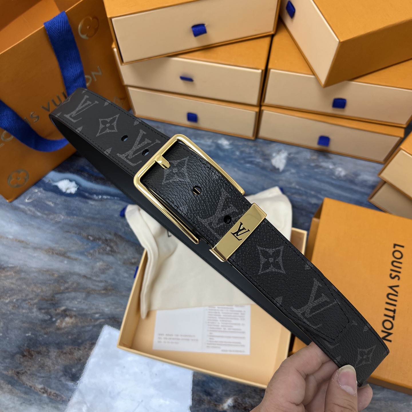 LOUIS VUITTON 루이비통 루이 비통 남성 모노그램 가죽 벨트 1