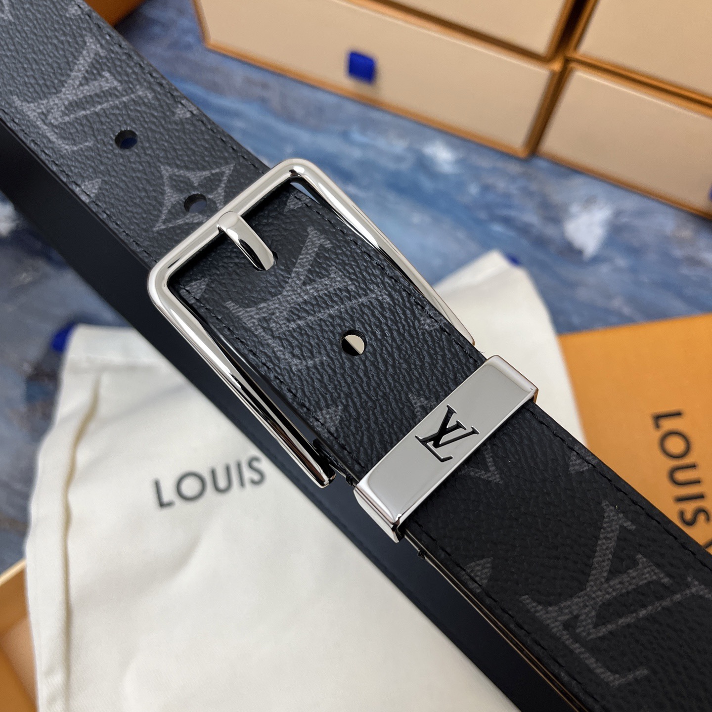 LOUIS VUITTON 루이비통 루이 비통 남성 모노그램 가죽 벨트 2