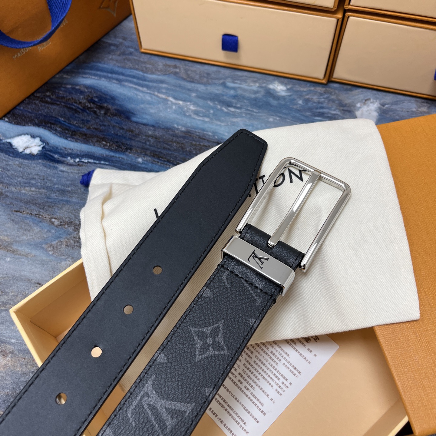 LOUIS VUITTON 루이비통 루이 비통 남성 모노그램 가죽 벨트 4