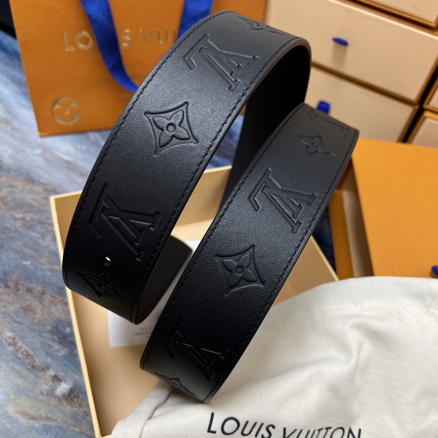 Louis Vuitton 루이비통 루이 비통 모노그램 엠보 소가죽 벨트 3