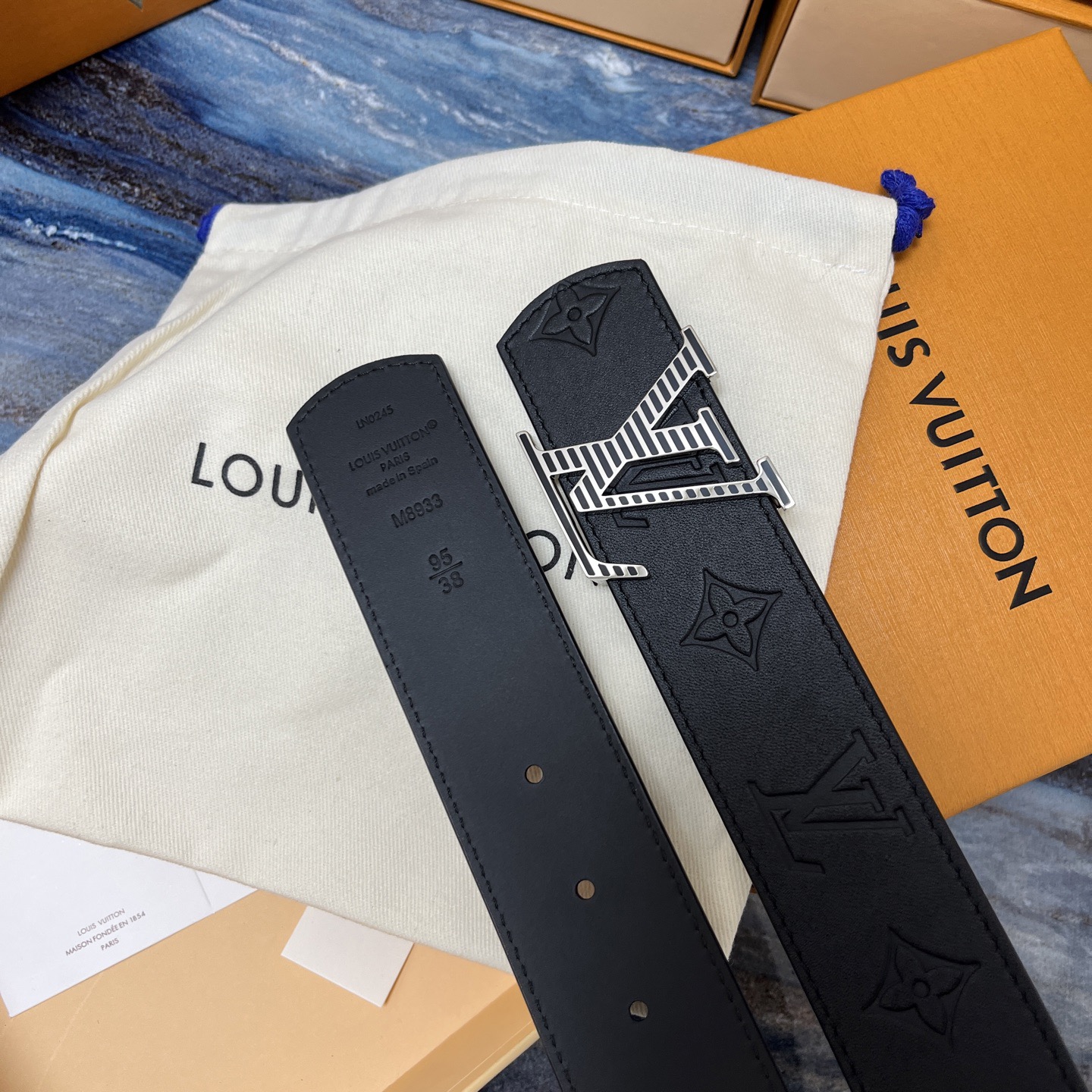 Louis Vuitton 루이비통 루이 비통 모노그램 엠보 소가죽 벨트 4