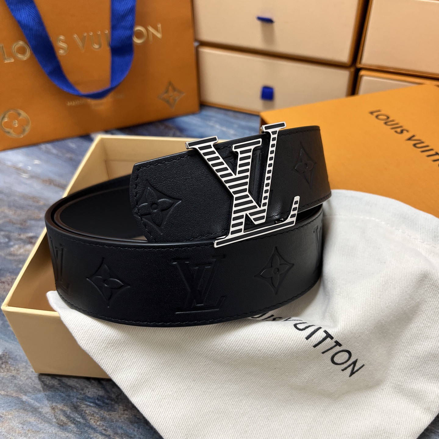 Gucci 구찌 2025 프리폴 GG 로고 V넥 울 니트 가디건 3