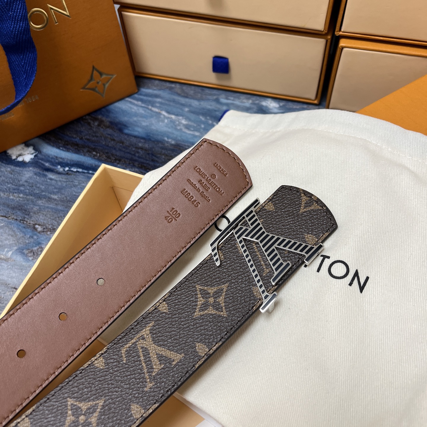 Gucci 구찌 2025 프리폴 GG 로고 V넥 울 니트 가디건 7