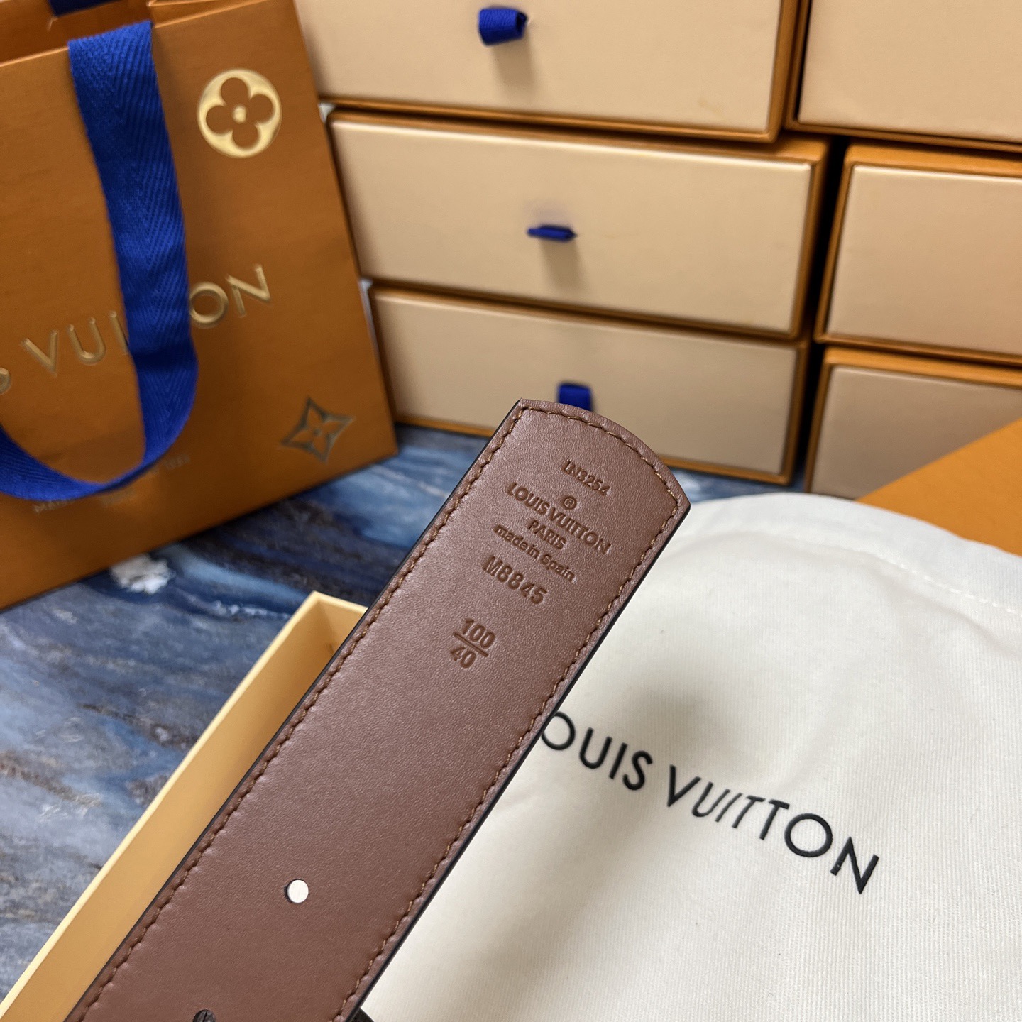 Gucci 구찌 2025 프리폴 GG 로고 V넥 울 니트 가디건 8