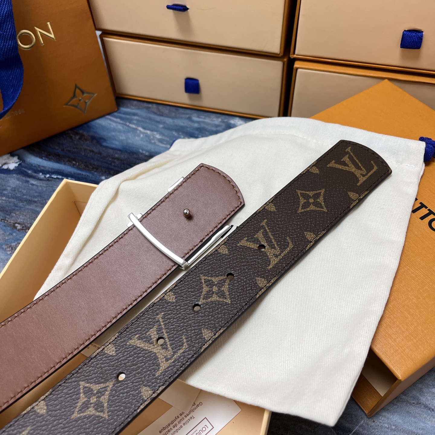 Gucci 구찌 2025 프리폴 GG 로고 V넥 울 니트 가디건 9