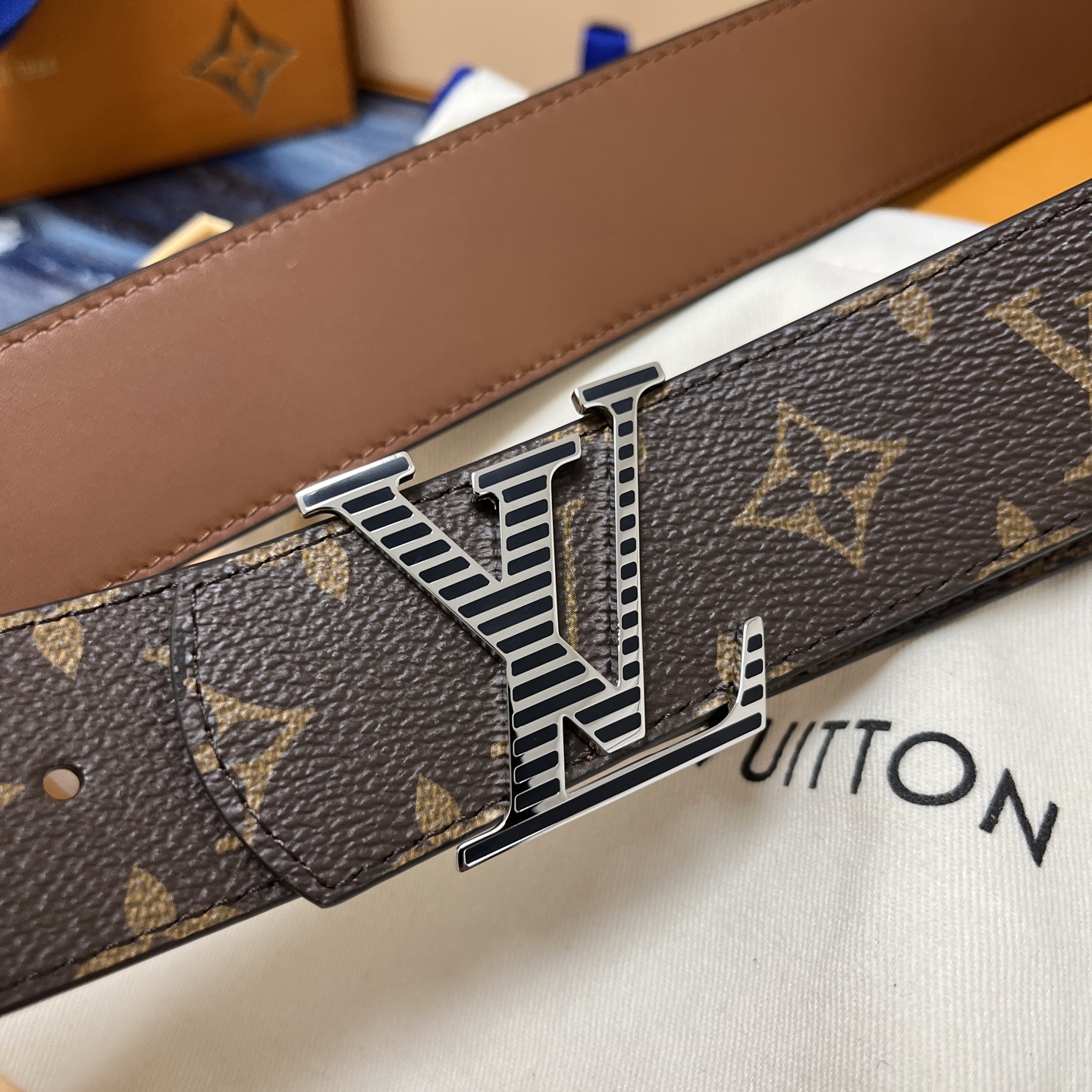 Gucci 구찌 2025 프리폴 GG 로고 V넥 울 니트 가디건 10