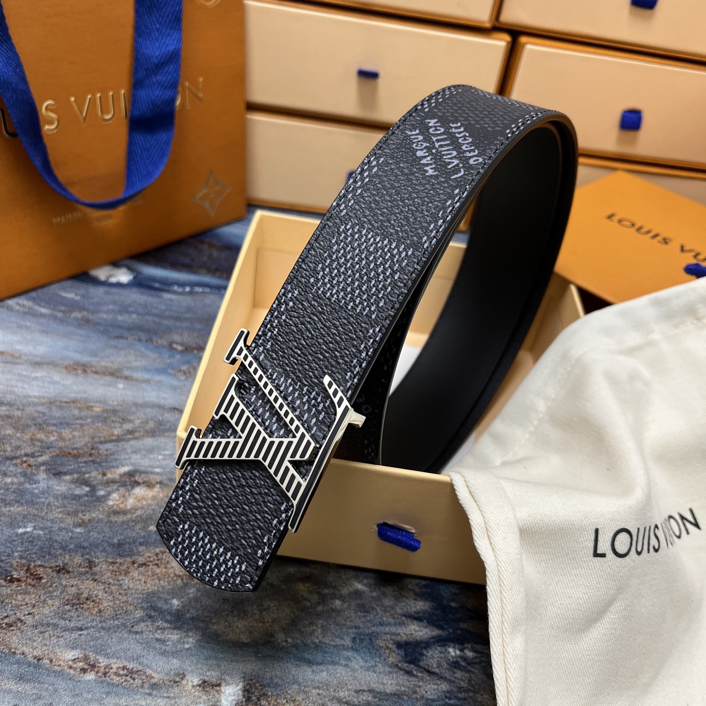 Gucci 구찌 2025 프리폴 GG 로고 V넥 울 니트 가디건 12