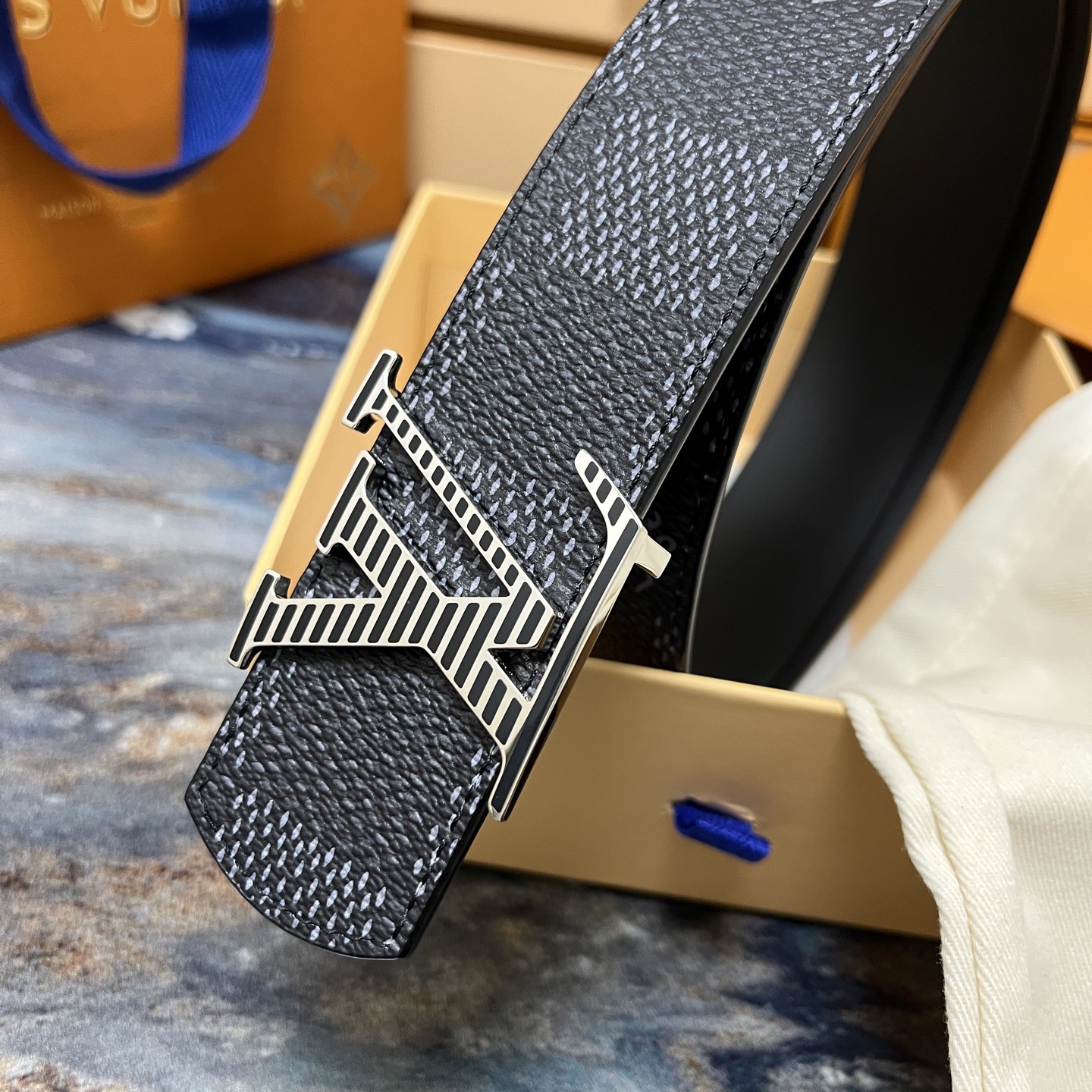 Gucci 구찌 2025 프리폴 GG 로고 V넥 울 니트 가디건 13