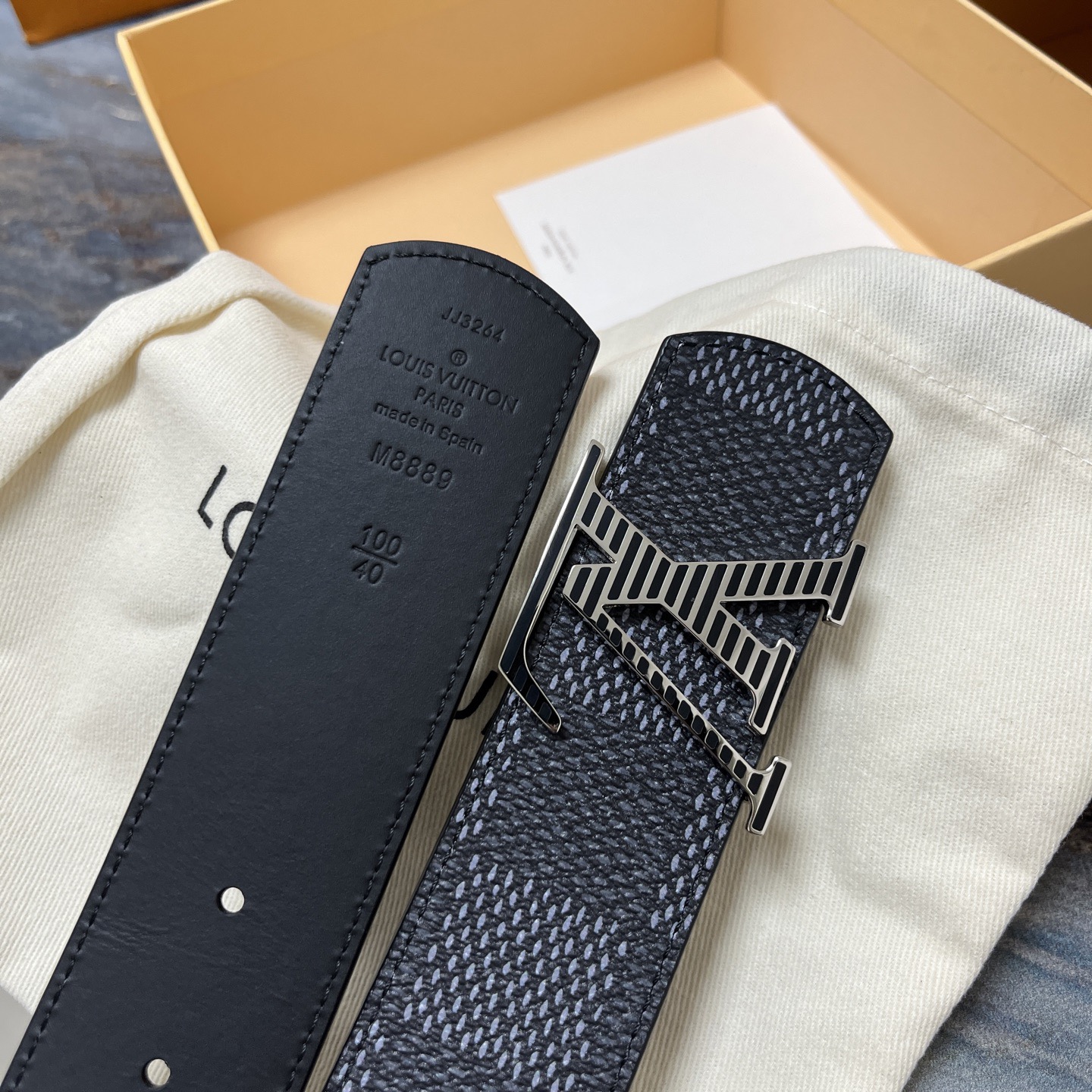 Gucci 구찌 2025 프리폴 GG 로고 V넥 울 니트 가디건 15