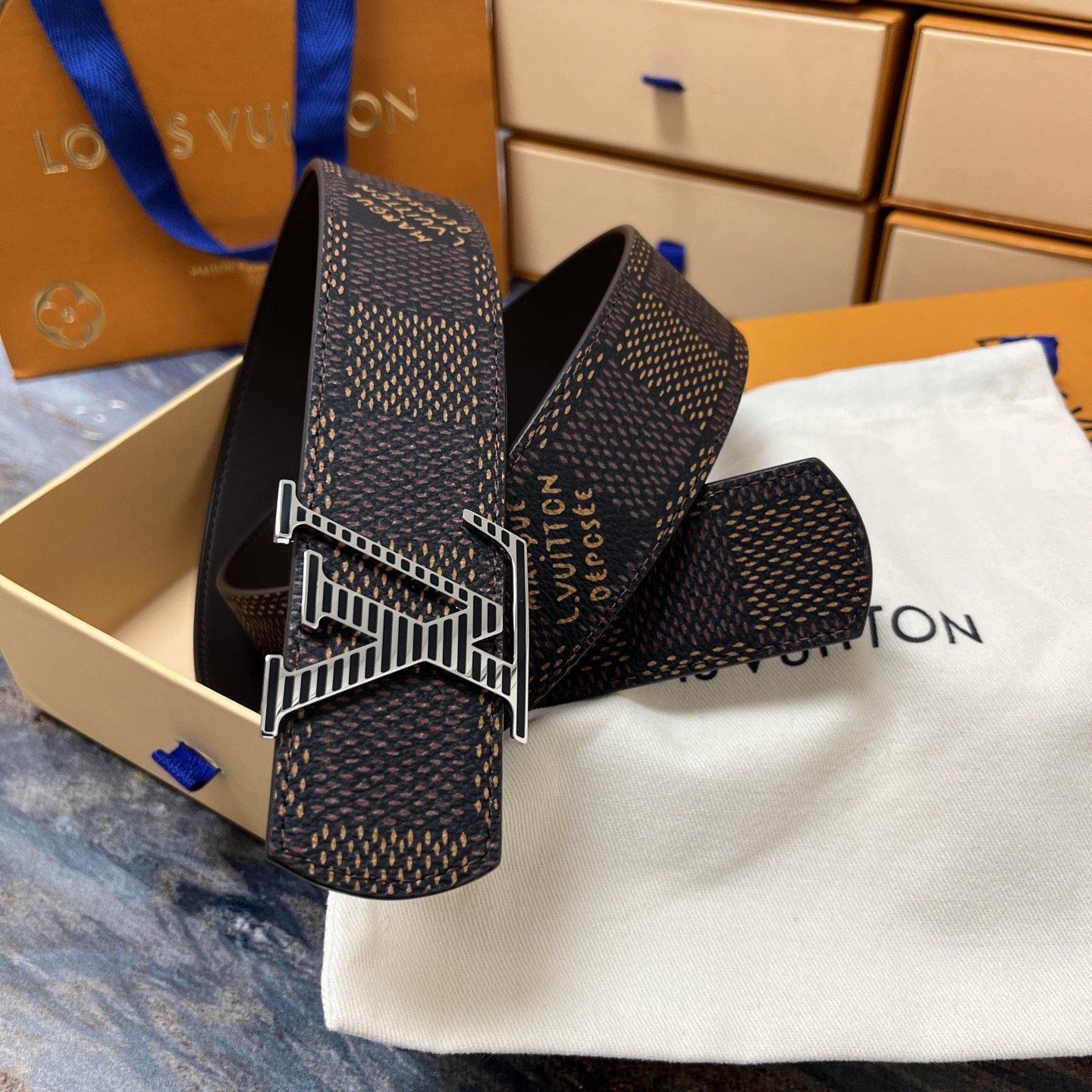 Gucci 구찌 2025 프리폴 GG 로고 V넥 울 니트 가디건 16