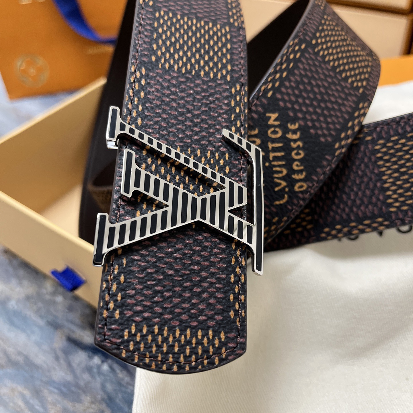 Gucci 구찌 2025 프리폴 GG 로고 V넥 울 니트 가디건 17