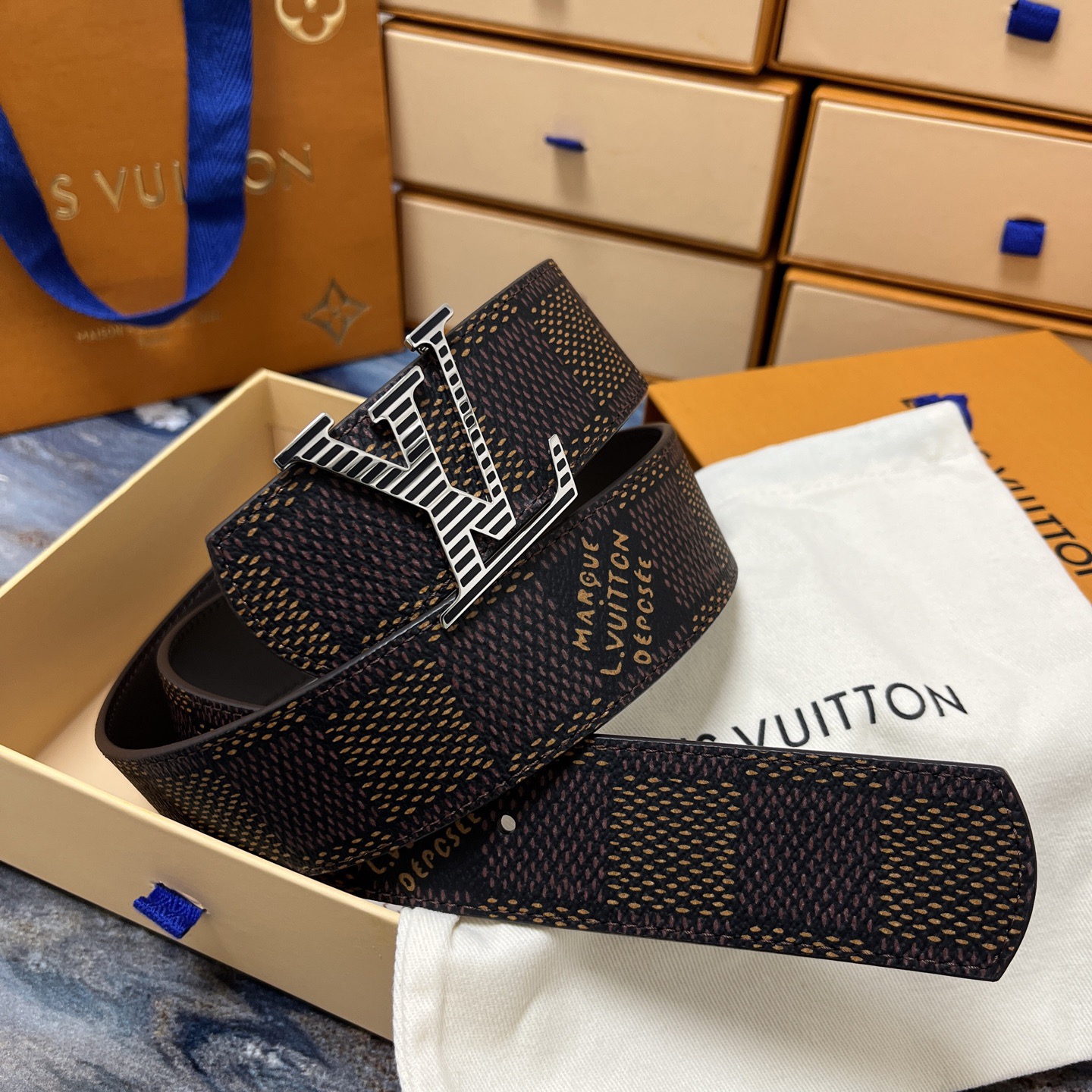 Louis Vuitton 루이비통 루이 비통 모노그램 엠보 소가죽 벨트 7