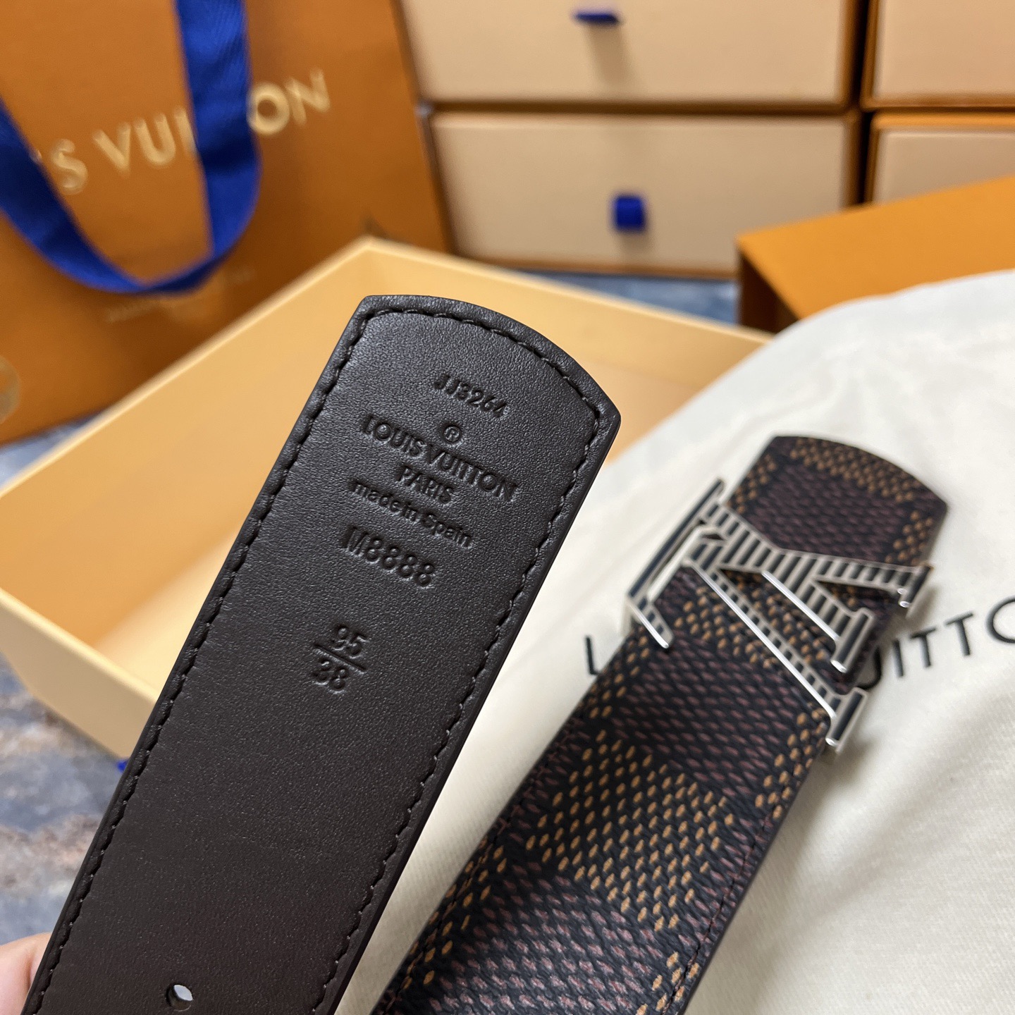 Gucci 구찌 2025 프리폴 GG 로고 V넥 울 니트 가디건 18