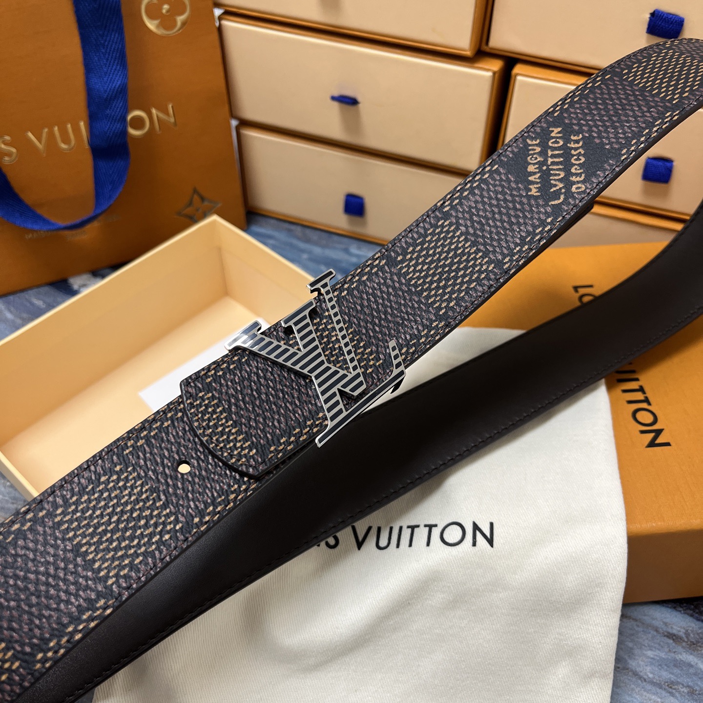 Gucci 구찌 2025 프리폴 GG 로고 V넥 울 니트 가디건 19