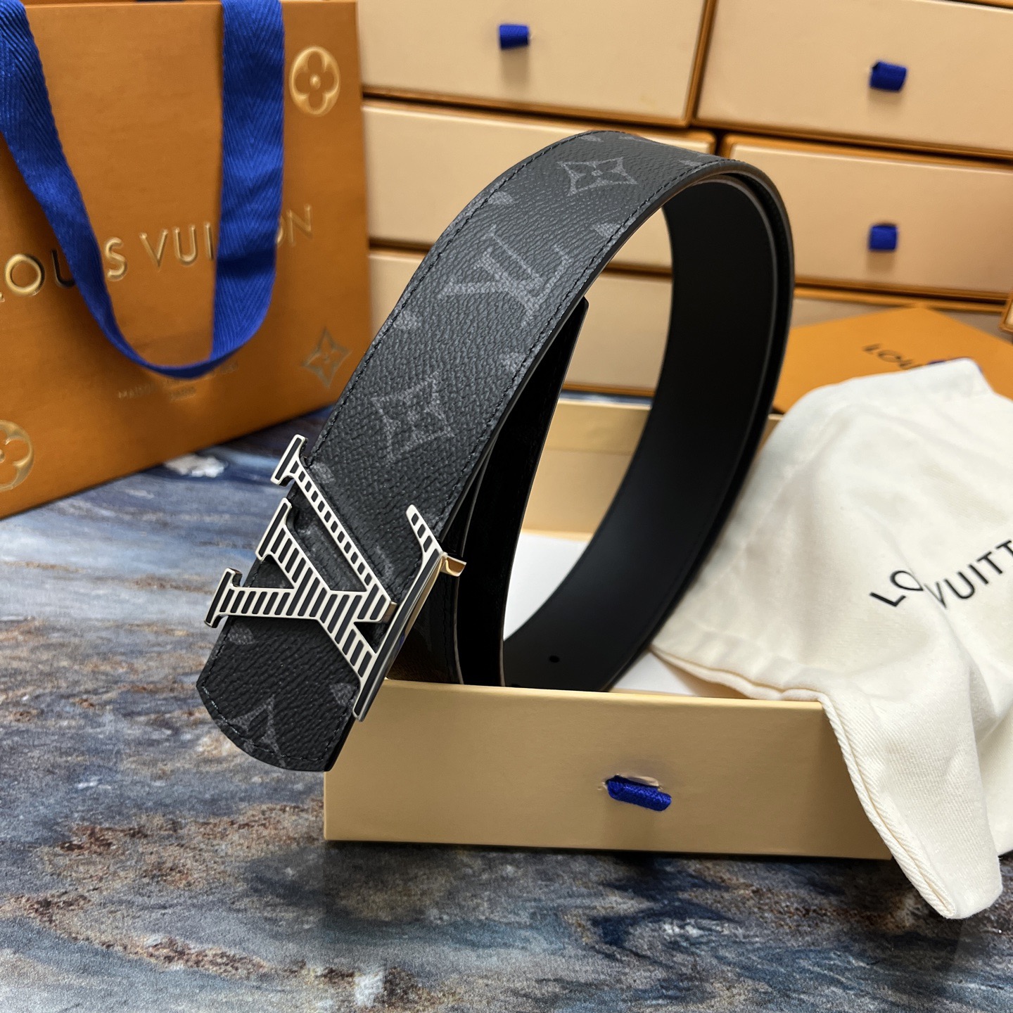 Gucci 구찌 2025 프리폴 GG 로고 V넥 울 니트 가디건 20