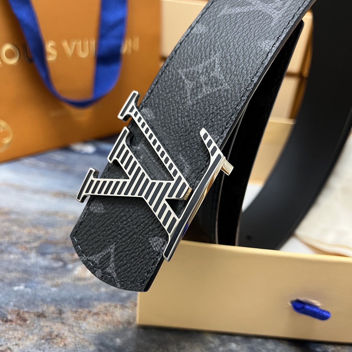 Gucci 구찌 2025 프리폴 GG 로고 V넥 울 니트 가디건 21