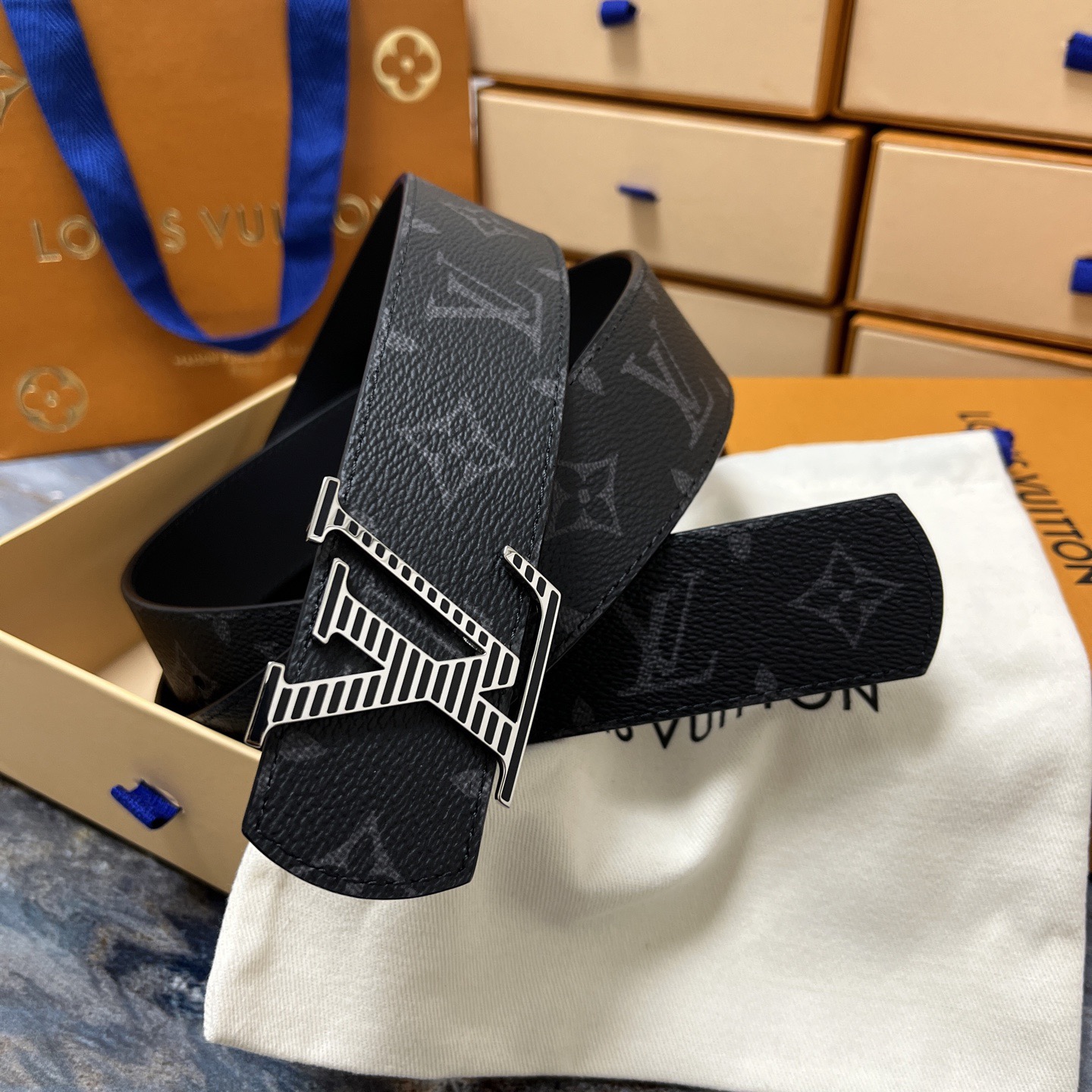 Gucci 구찌 2025 프리폴 GG 로고 V넥 울 니트 가디건 22