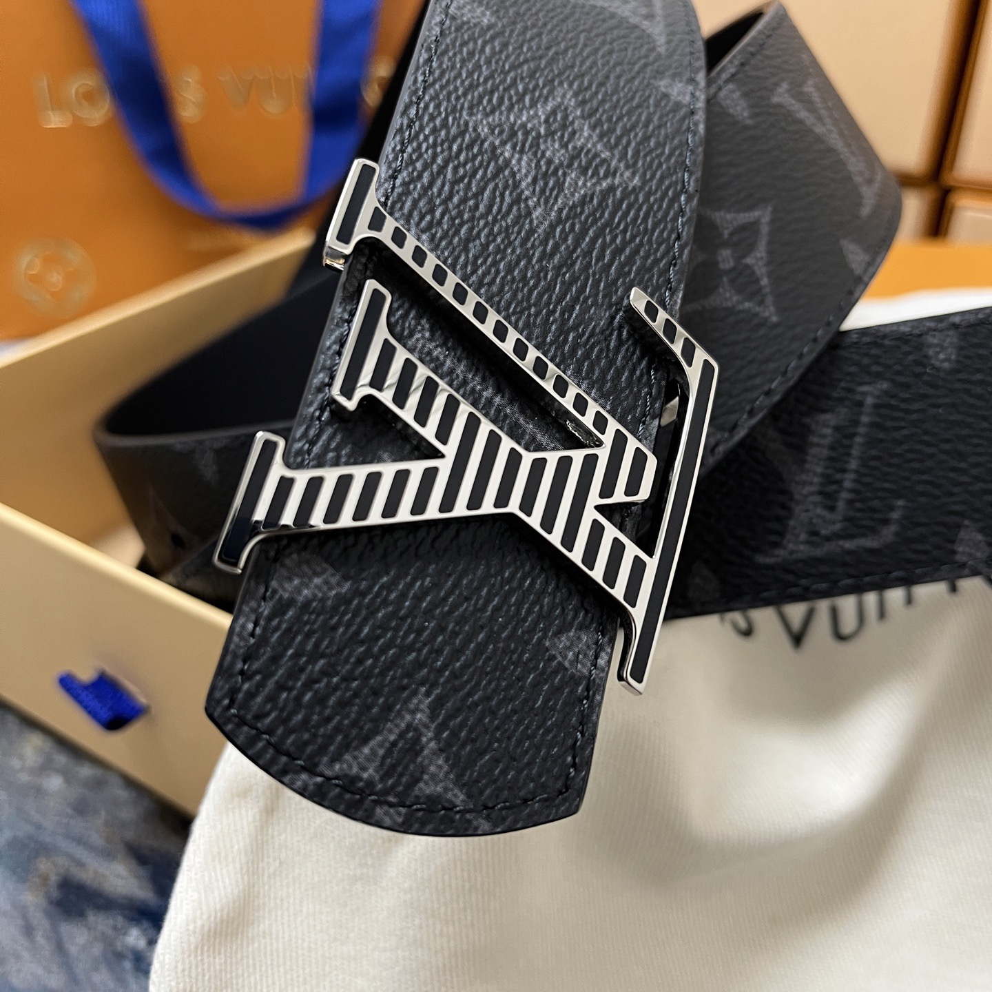 Gucci 구찌 2025 프리폴 GG 로고 V넥 울 니트 가디건 23