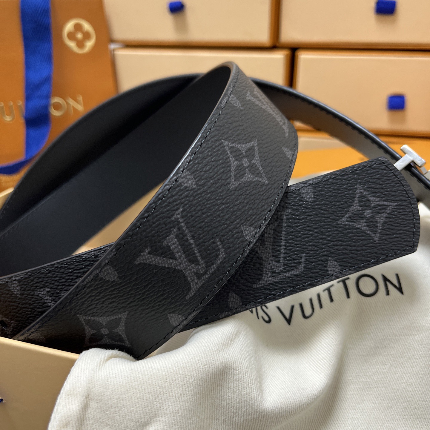 Gucci 구찌 2025 프리폴 GG 로고 V넥 울 니트 가디건 24