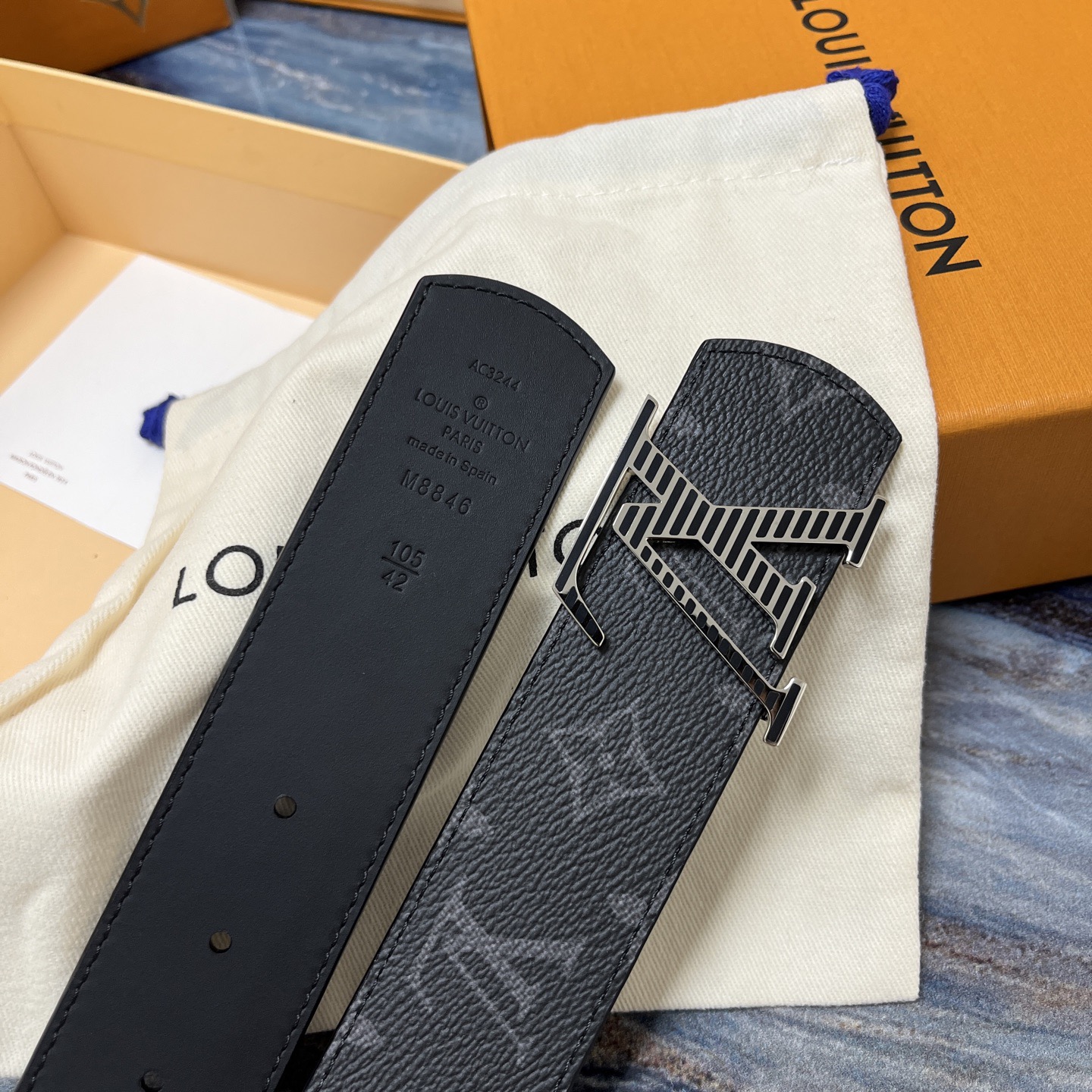 Gucci 구찌 2025 프리폴 GG 로고 V넥 울 니트 가디건 25