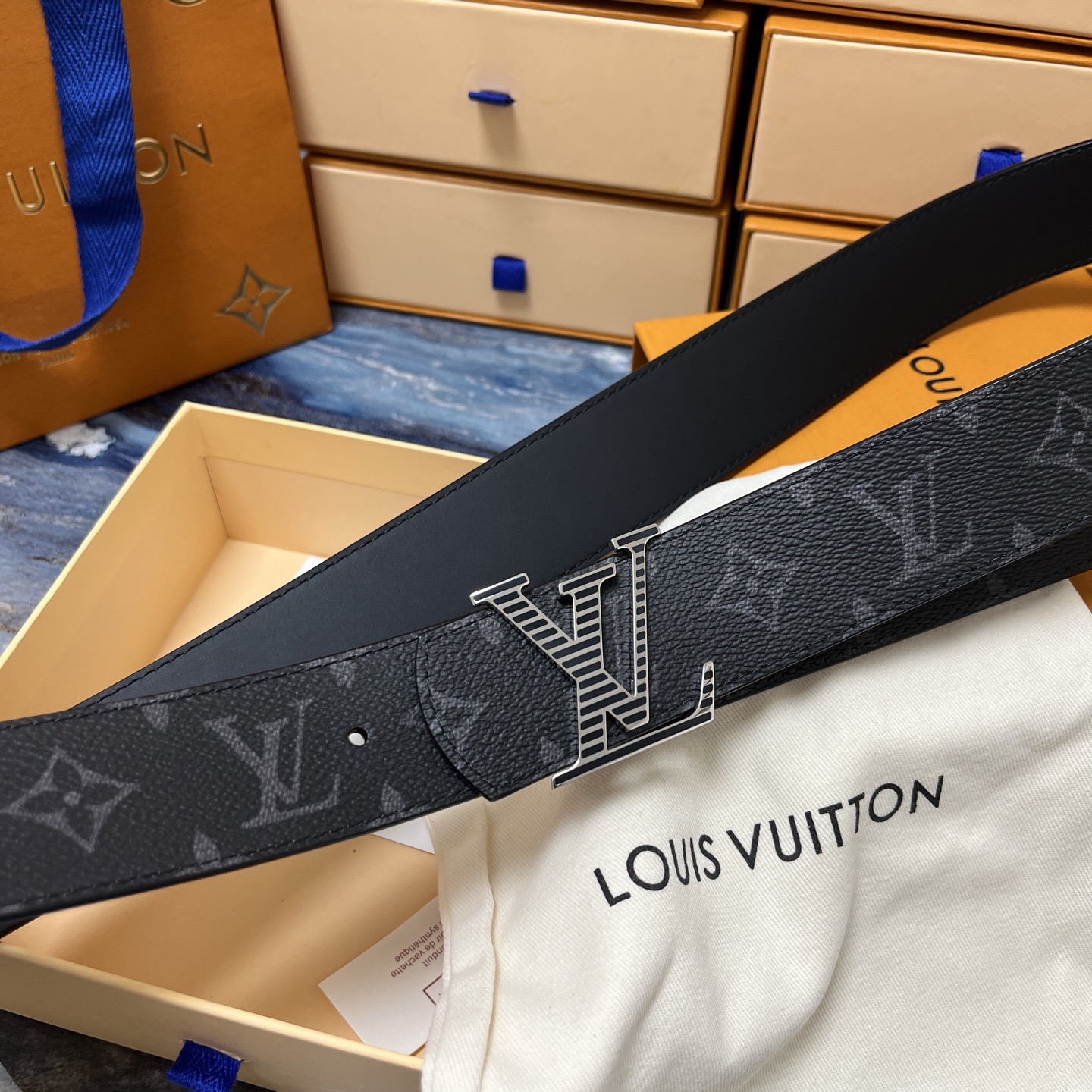 Gucci 구찌 2025 프리폴 GG 로고 V넥 울 니트 가디건 27