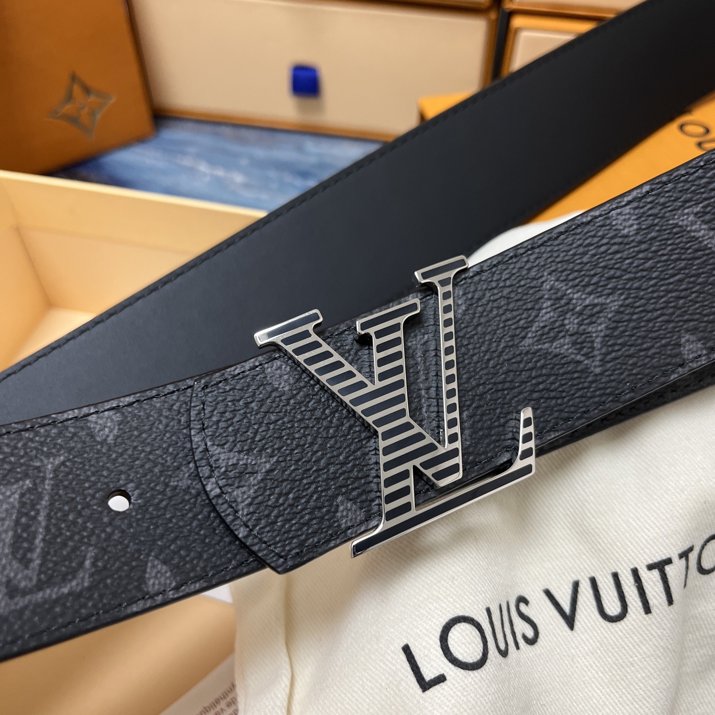 Louis Vuitton 루이비통 루이 비통 모노그램 엠보 소가죽 벨트 9