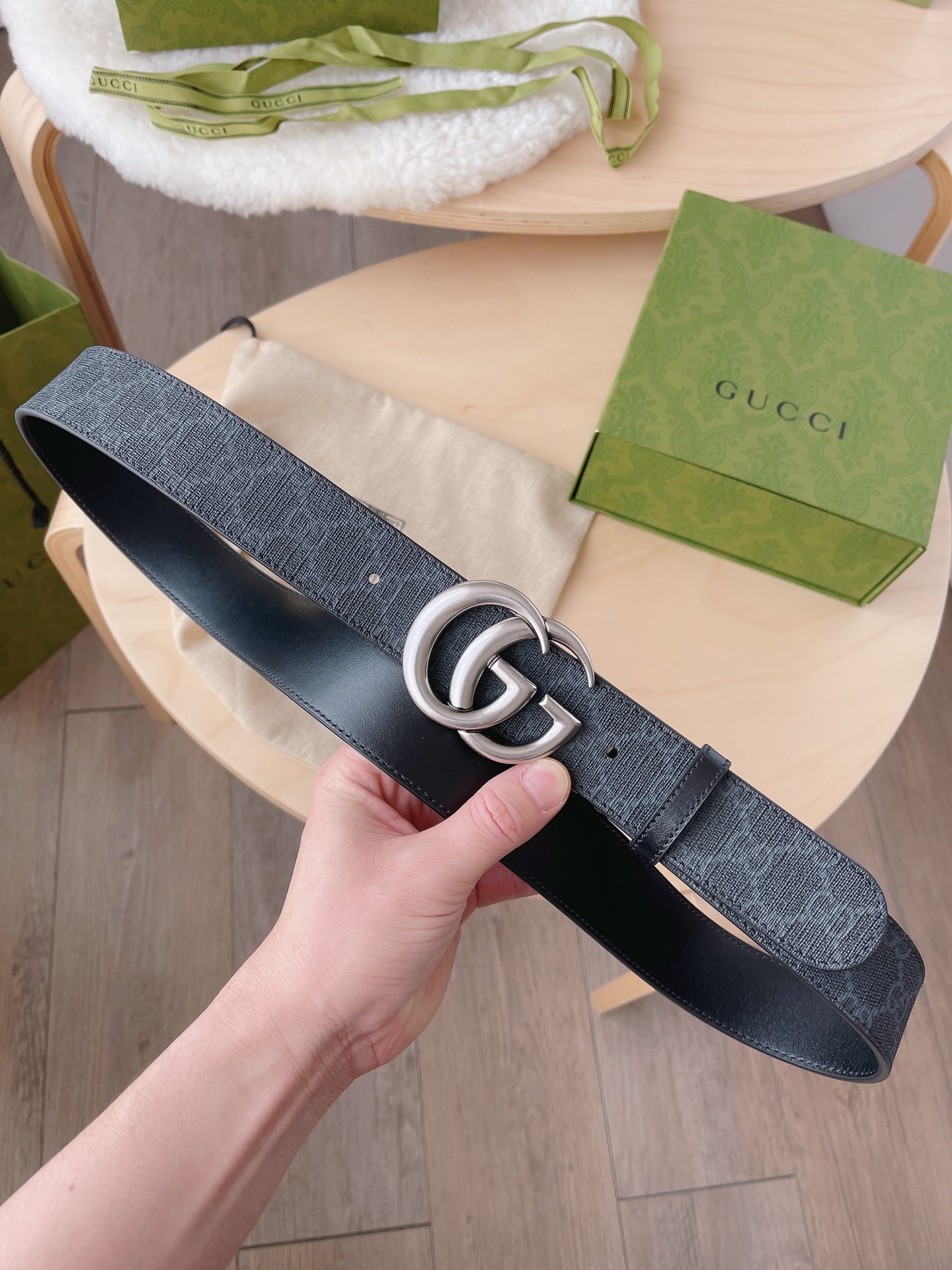 Dior 디올 로고 그래픽 라운드 니트 스웨터 6