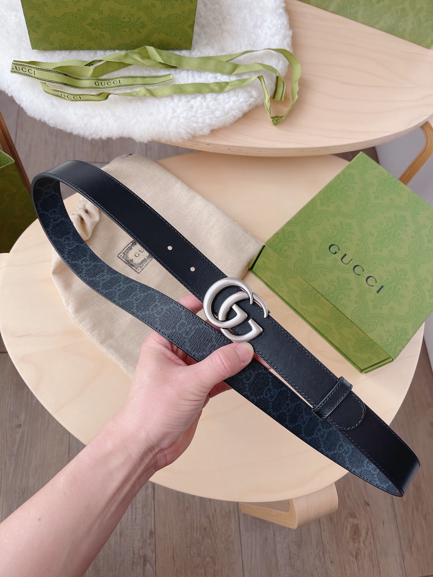 Dior 디올 로고 그래픽 라운드 니트 스웨터 16