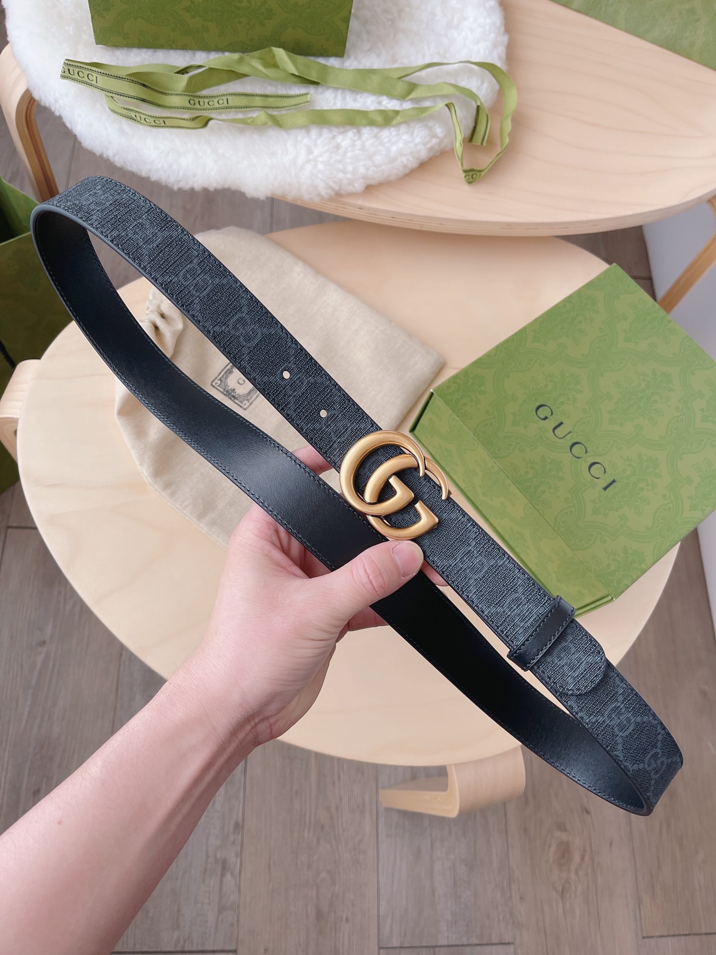 LOUIS VUITTON 루이비통 마해모 헤어플라워 니트 가디건 5