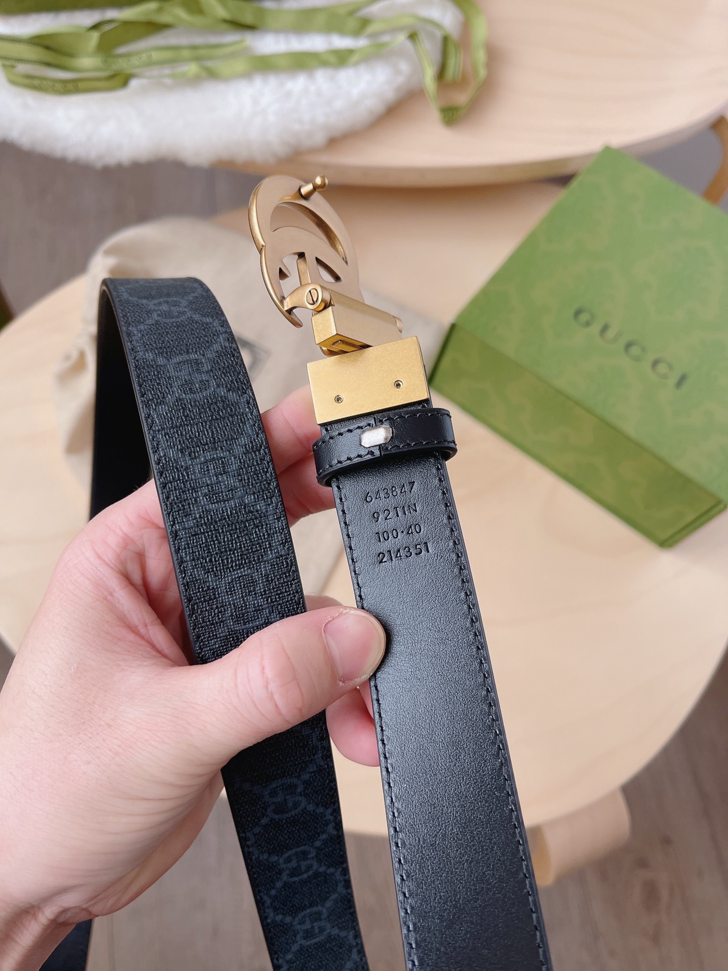 LOUIS VUITTON 루이비통 마해모 헤어플라워 니트 가디건 9