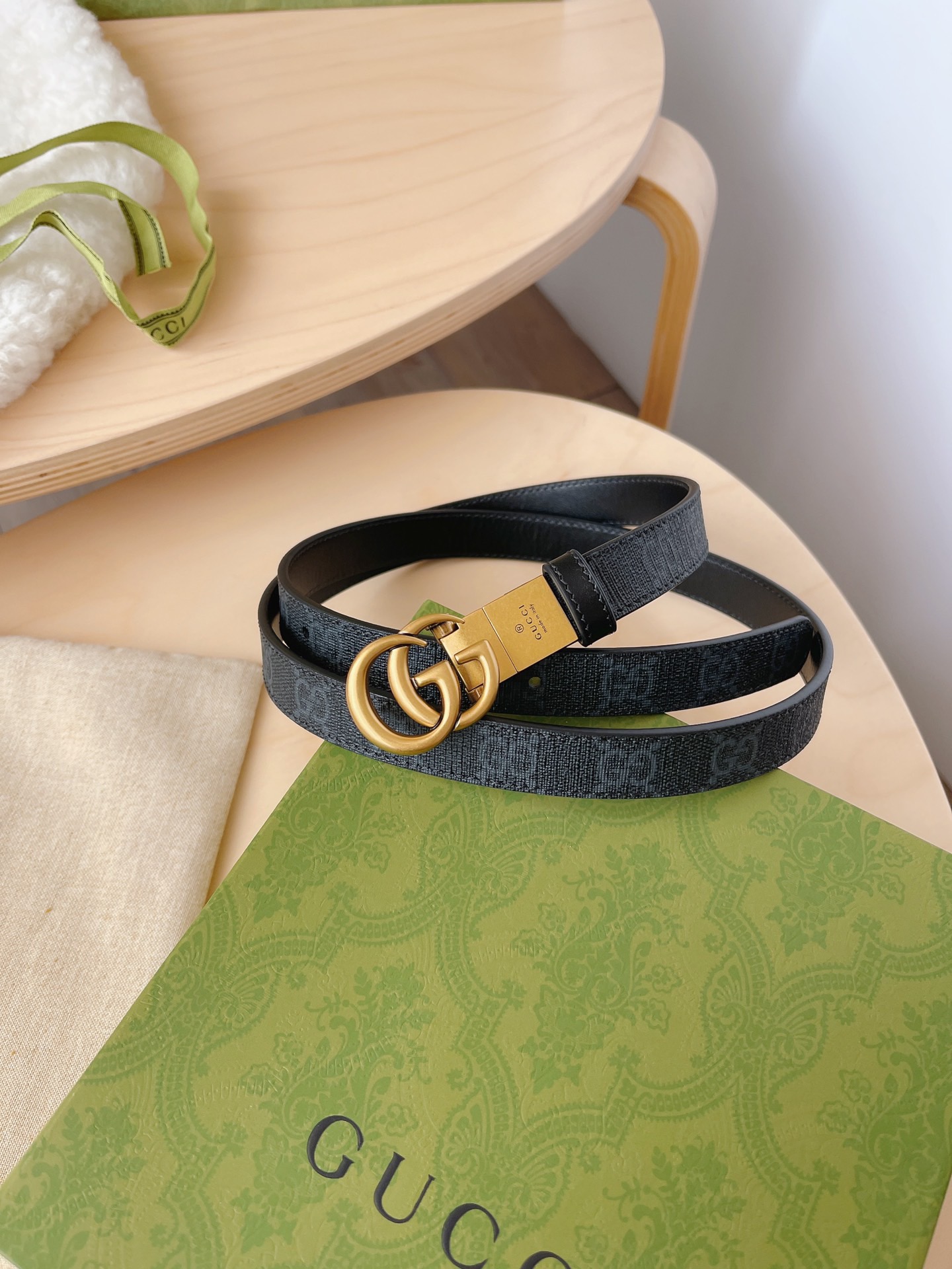 LOUIS VUITTON 루이비통 마해모 헤어플라워 니트 가디건 20